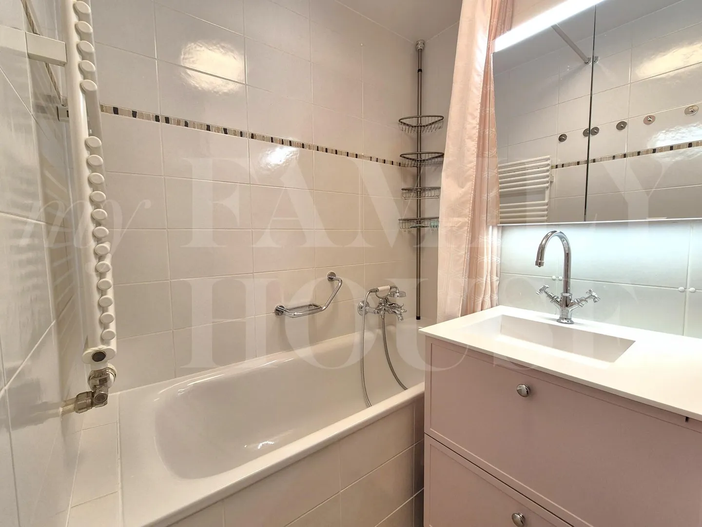 Appartement Charmant dans un Quartier Calme - Photo 6 sur 7