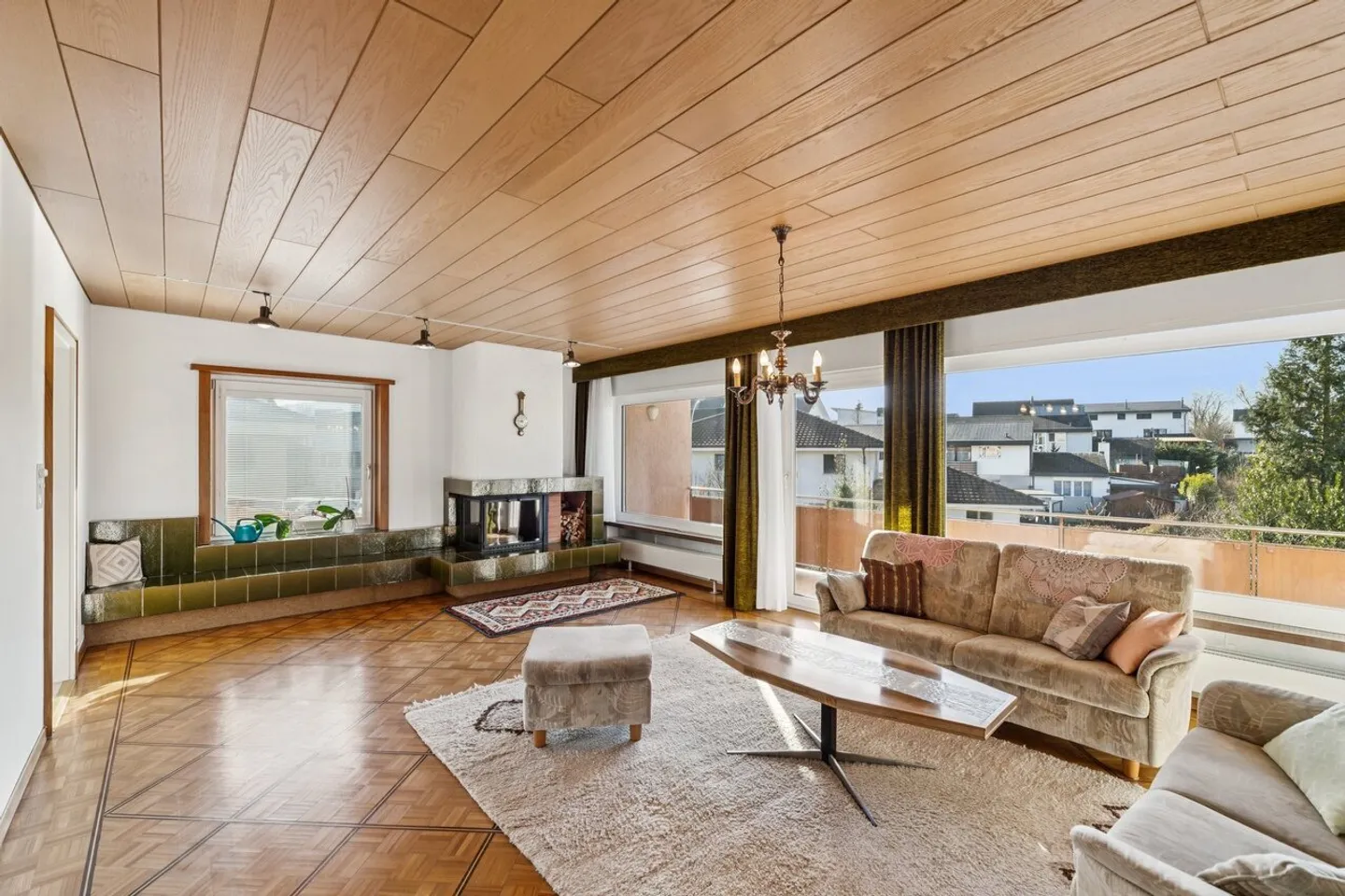 Proprietà spaziosa con appartamento in posizione privilegiata - Foto 2 di 5