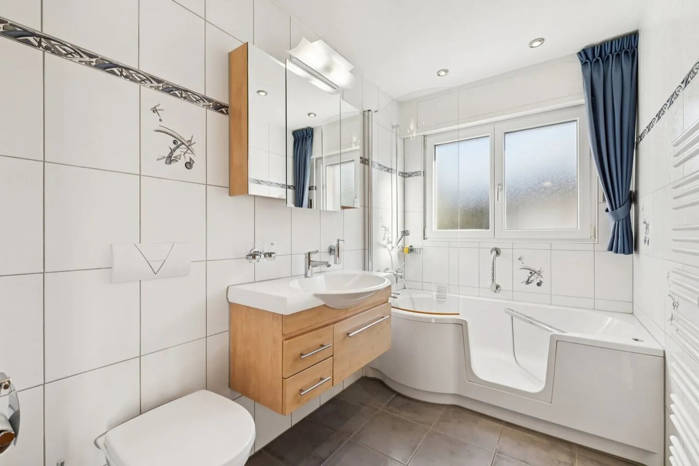 Proprietà spaziosa con appartamento in posizione privilegiata - Foto 4 di 5