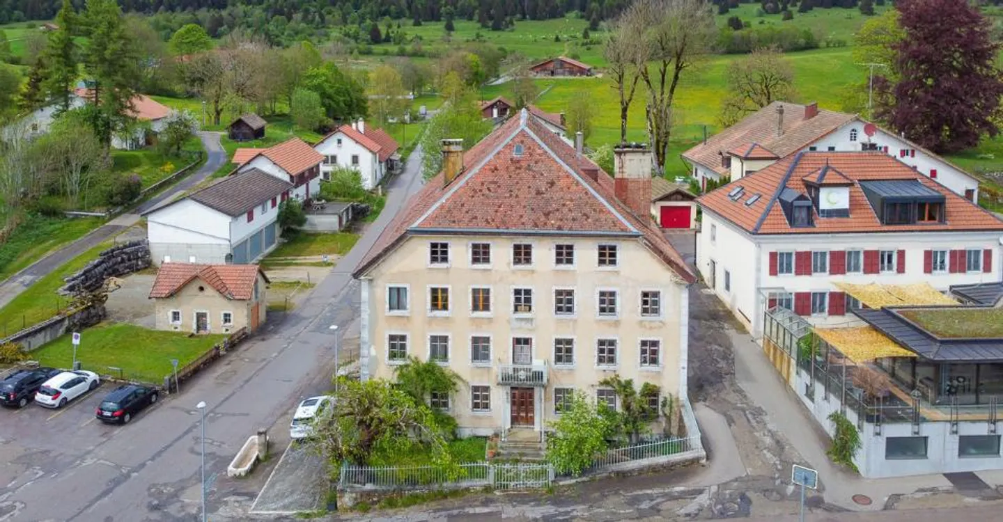 Maison Charmante avec Revenus Locatifs - Photo 2 sur 11