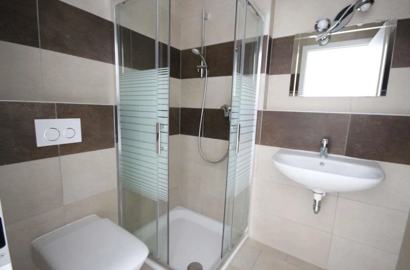 Lugano : appartement moderne de 3,5 pièces avec terrasse près du centre - Photo 5 sur 6