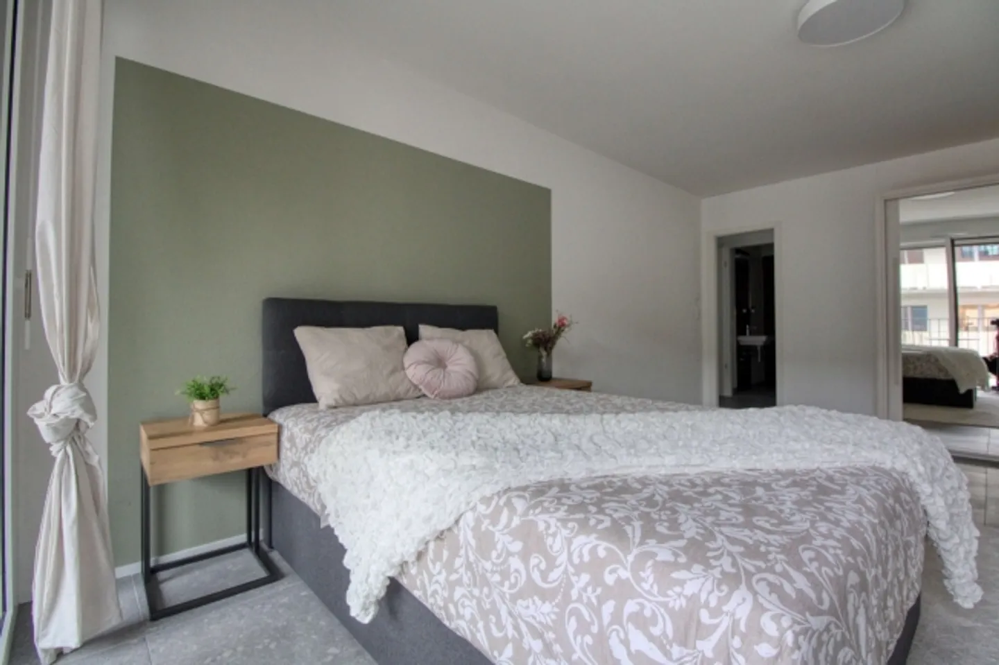 Spacious Coliving Apartment in Crissier with private Balcony - Photo 6 of 13