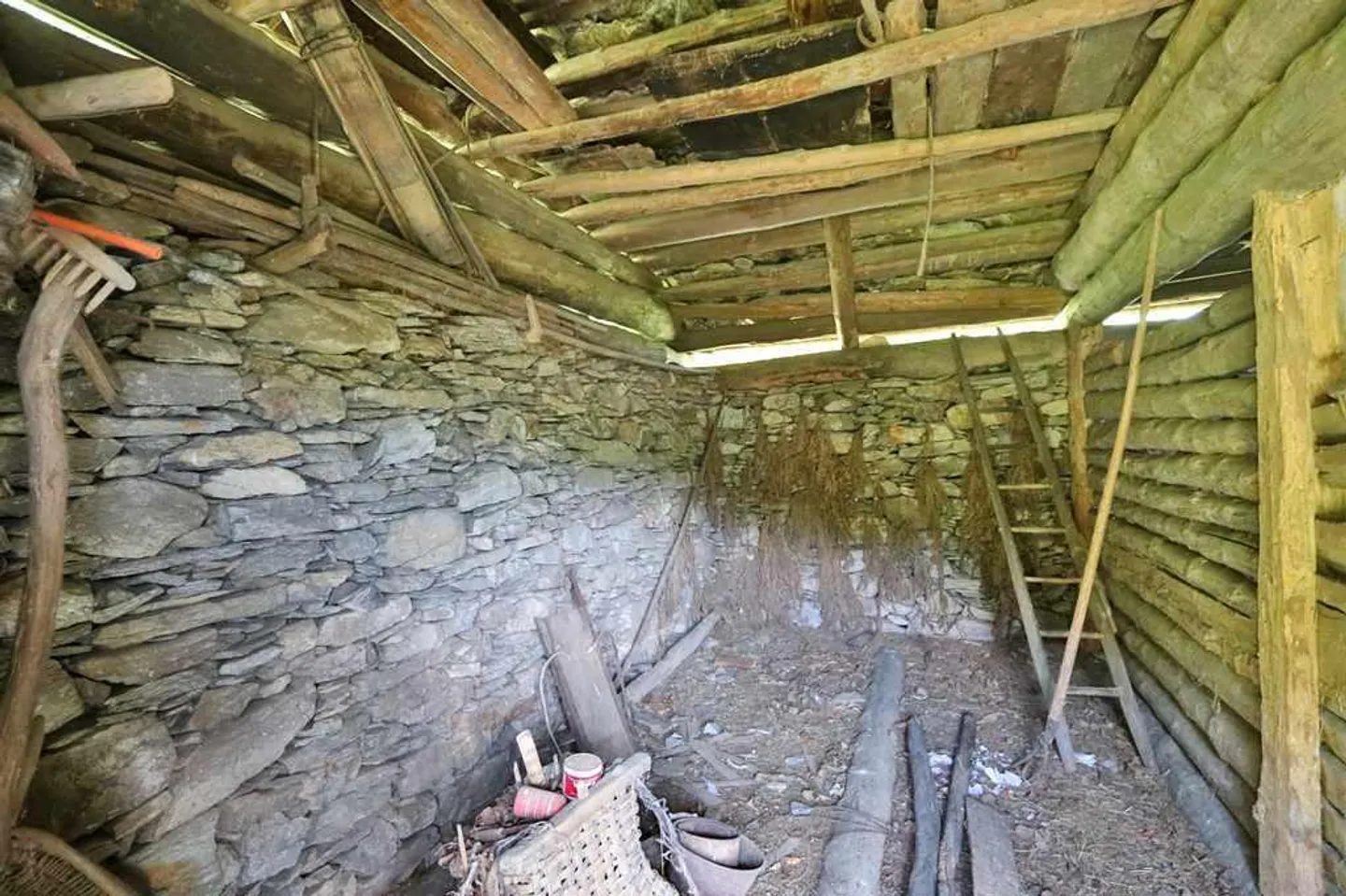 2 rustici da ristrutturare con tanto terreno - Foto 11 di 13