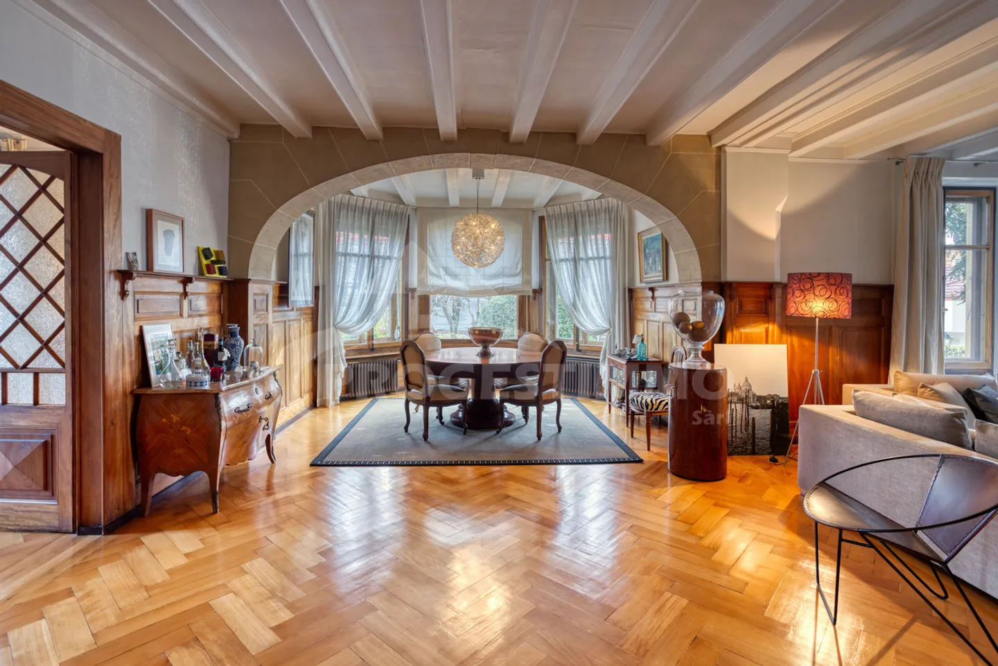 DEMEURE DE PRESTIGE                  - Photo 3 of 8