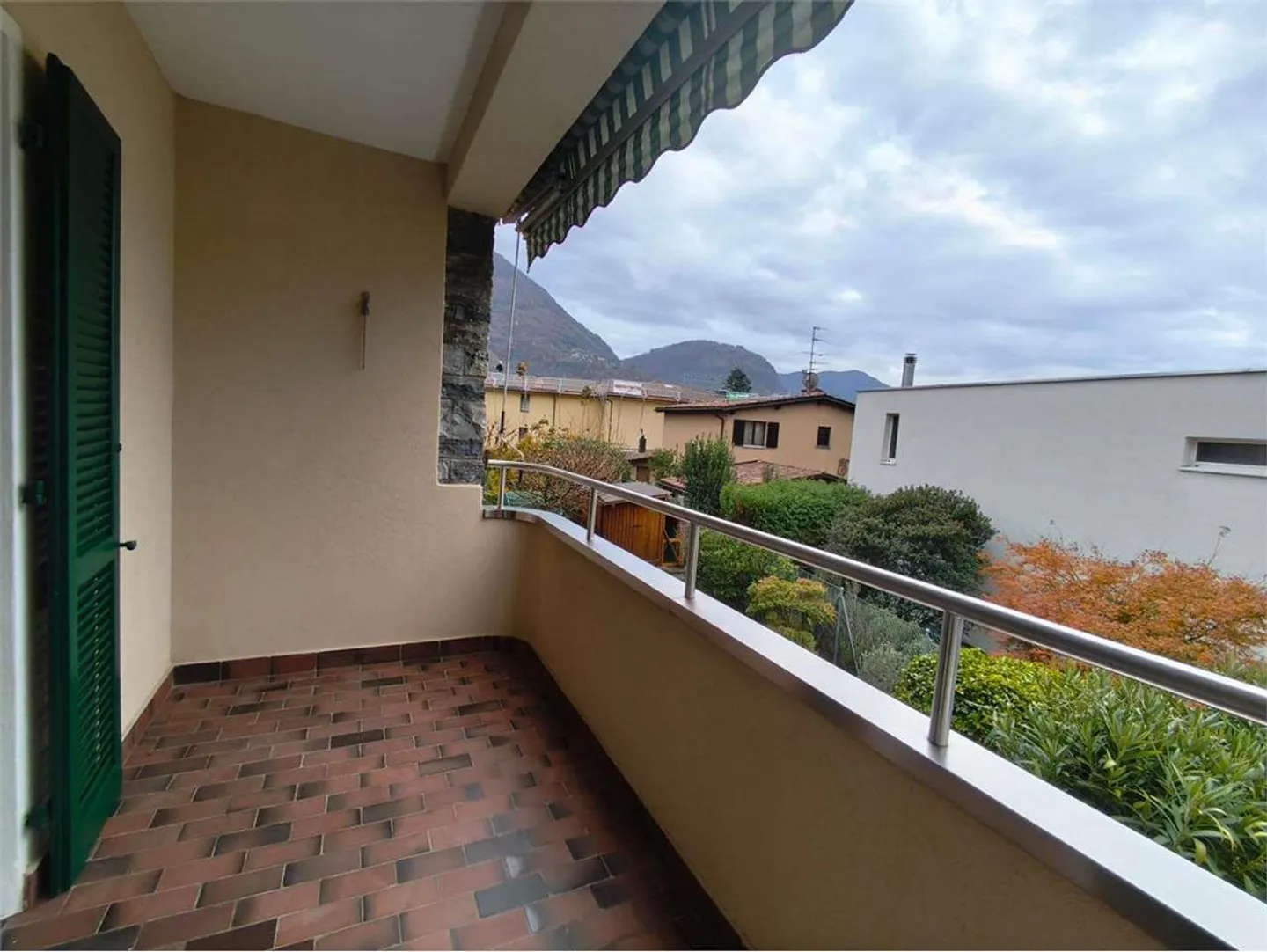 Canobbio - Spazioso Quadrilocale 4.5 Locali con Terrazzino in Casa Tra - Foto 4 di 13