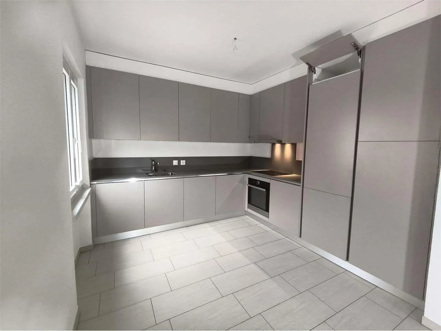 Canobbio - Spazioso Quadrilocale 4.5 Locali con Terrazzino in Casa Tra - Foto 6 di 13