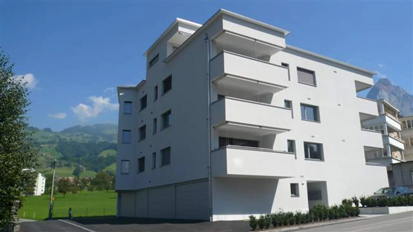 3.5 Room Apartment - Photo 2 of 2