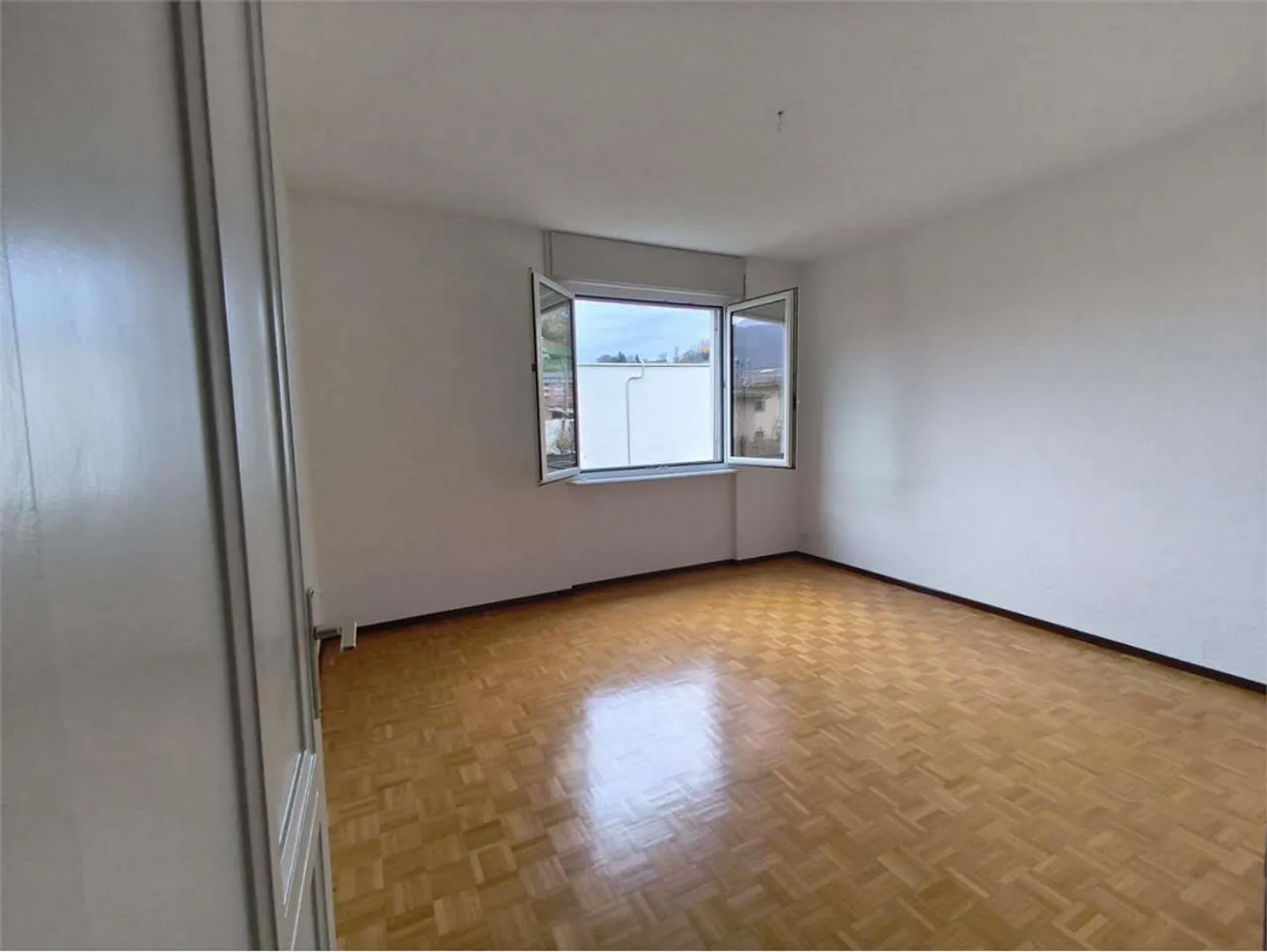 Canobbio - Spazioso Quadrilocale 4.5 Locali con Terrazzino in Casa Tra - Foto 7 di 13