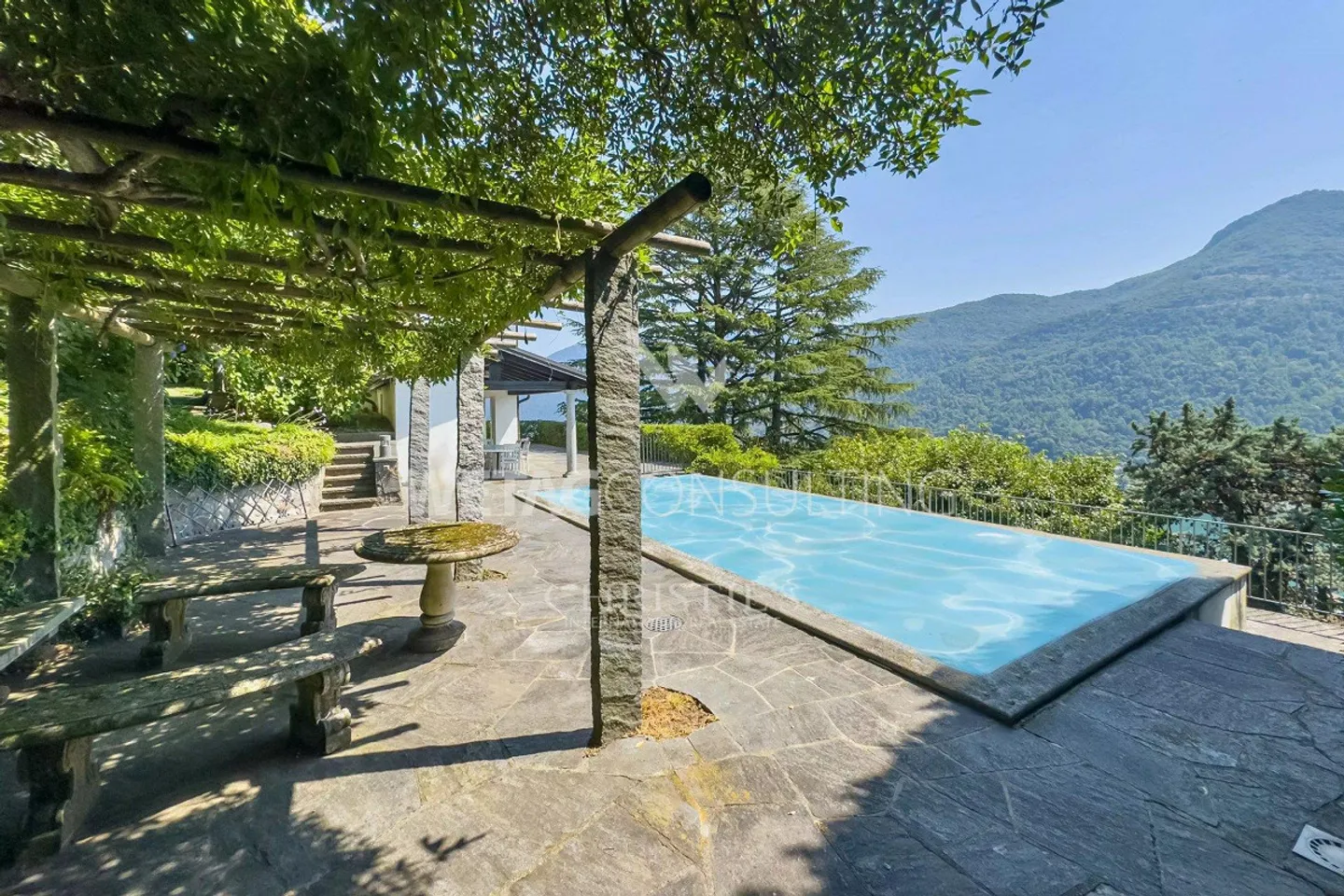 Fascino Mediterraneo sul Lago di Lugano: Elegante Villa con Piscina & Vista Lago - Foto 6 di 13