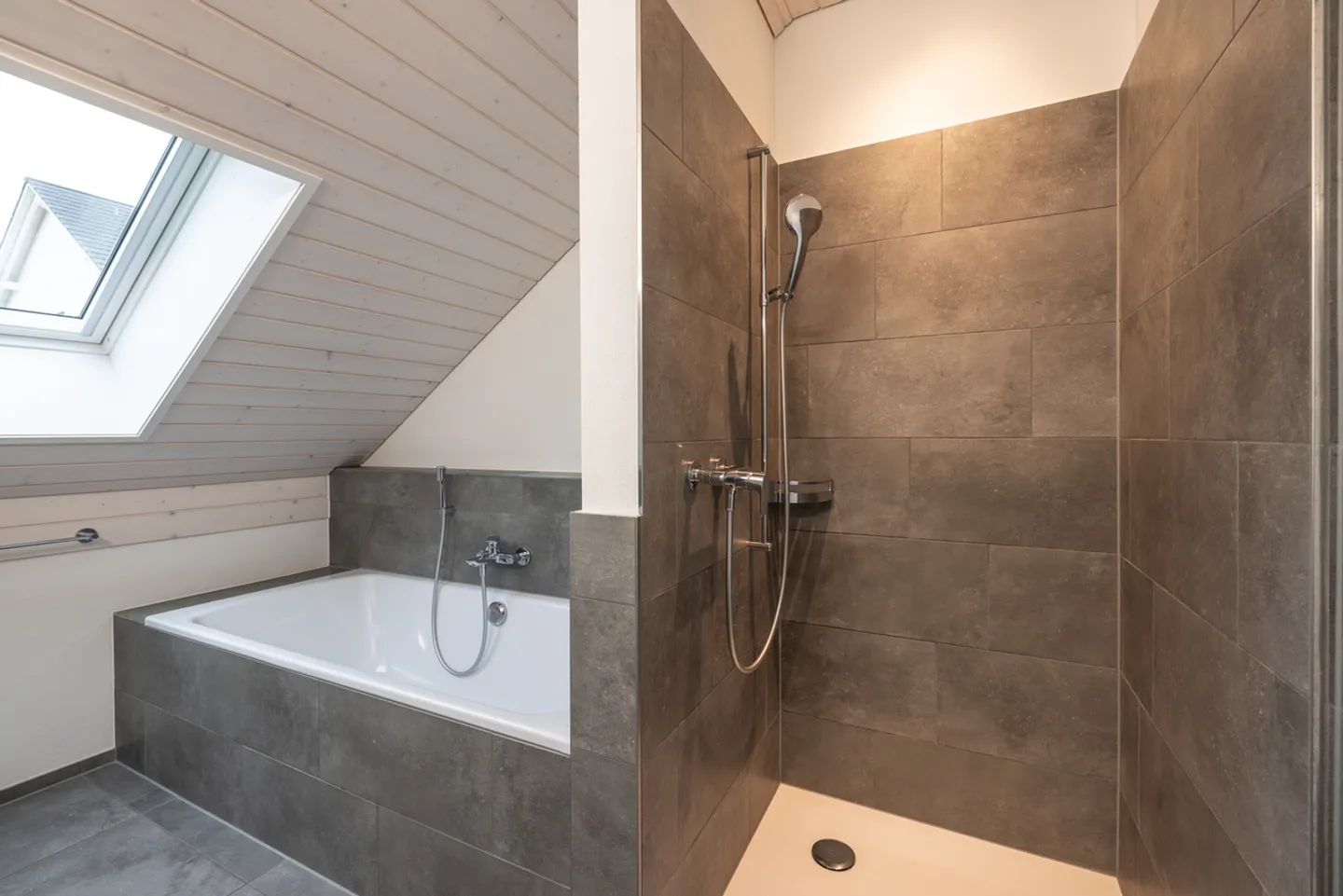 4.5 camera al piano attico condominio in una posizione tranquilla - Foto 9 di 12