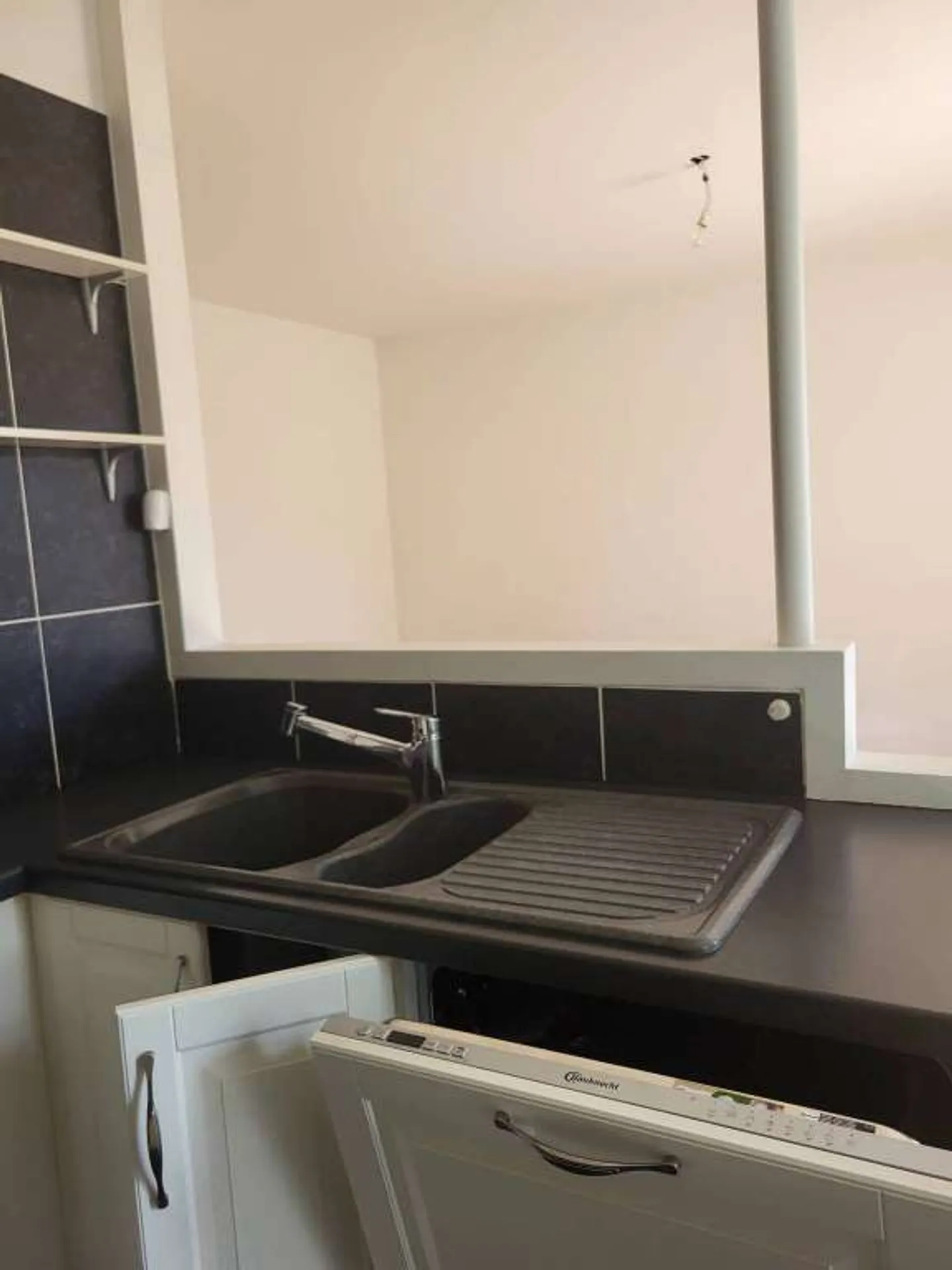 Apartment with 3 rooms on the 1st floor in Perly 1258 - Photo 8 of 8