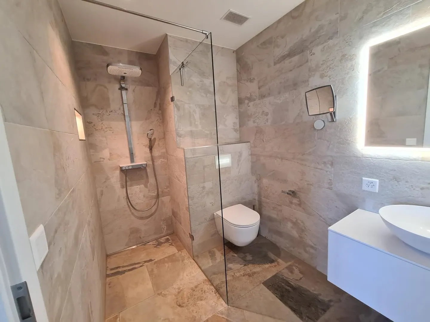 Ampio appartamento di 5.5 stanze in standard di proprietà - Foto 1 di 7