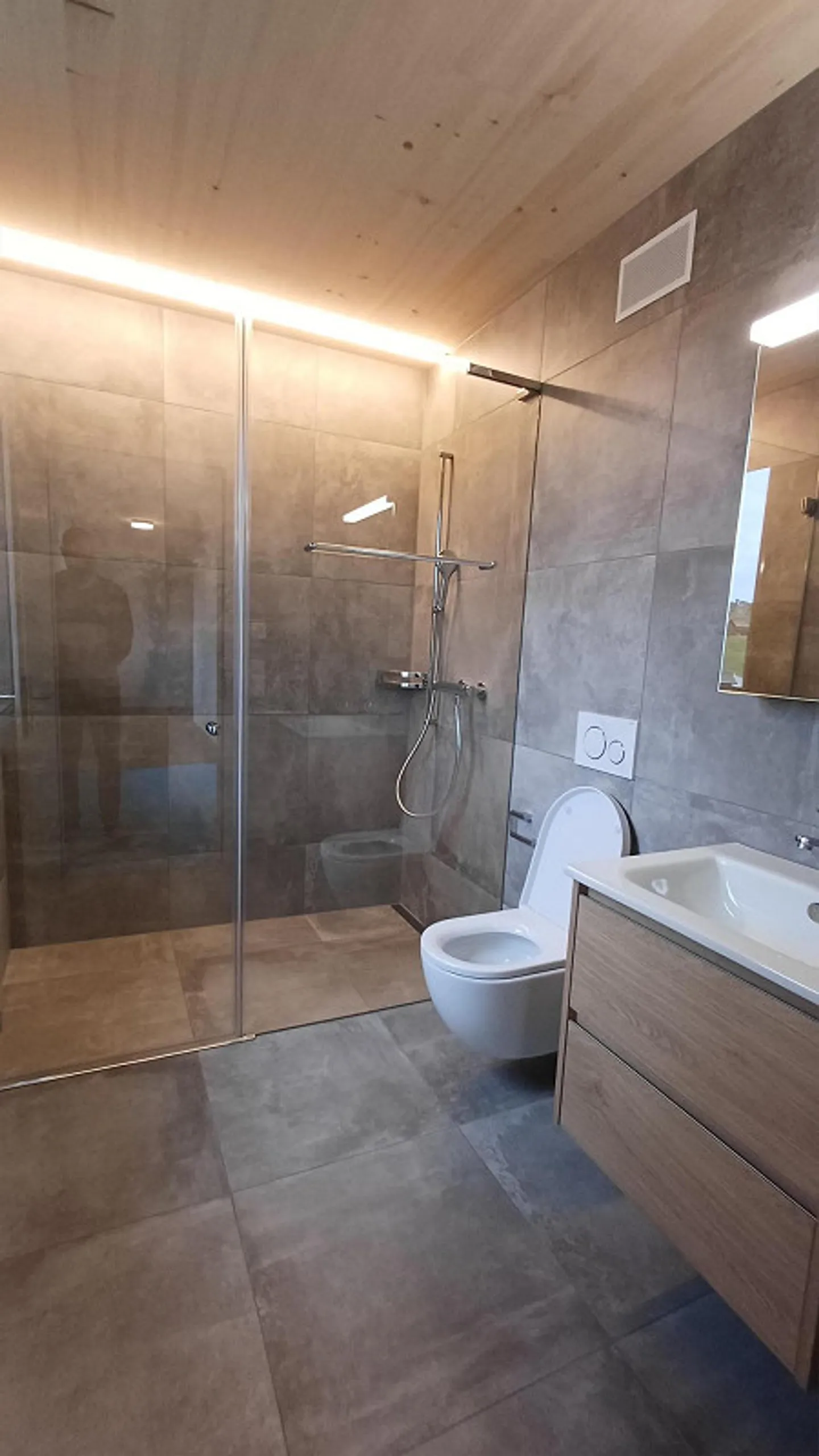 FIRST RENTAL: 5-room attic apartment (3rd floor) 140m2 with loggia - Photo 4 of 18