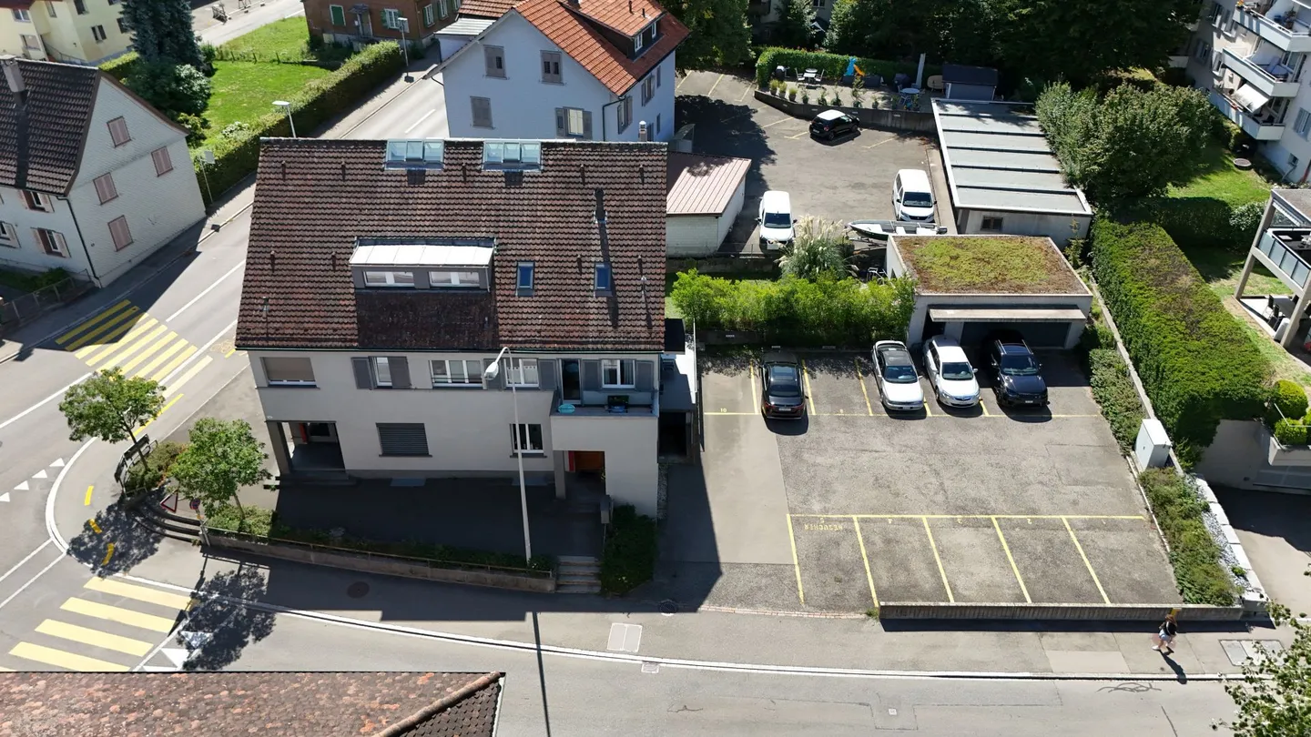 Attractive multi-family house with land reserve - Yield & development potential - Photo 6 of 8