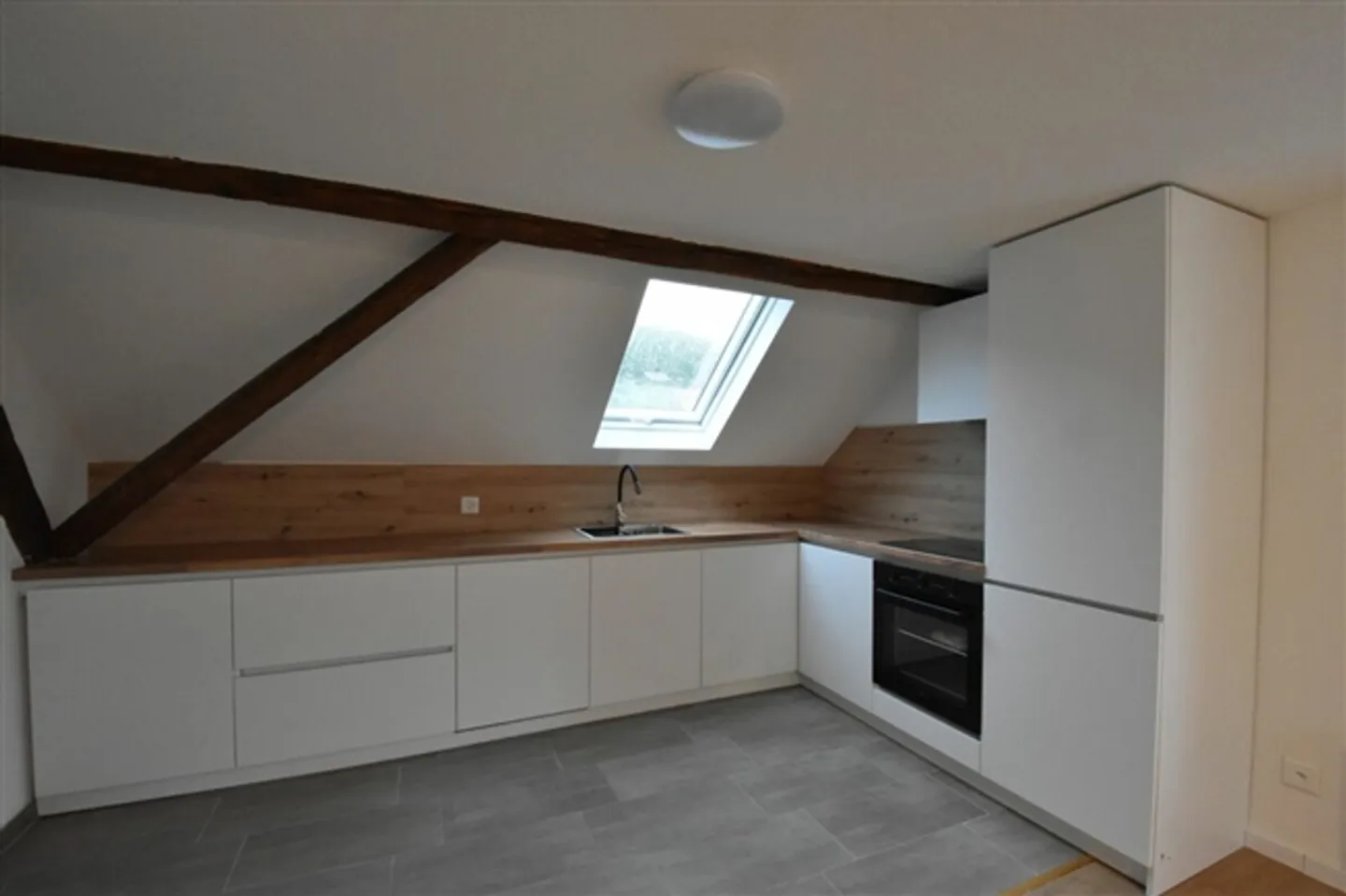 Cozy 2-room attic apartment! - Photo 2 of 8