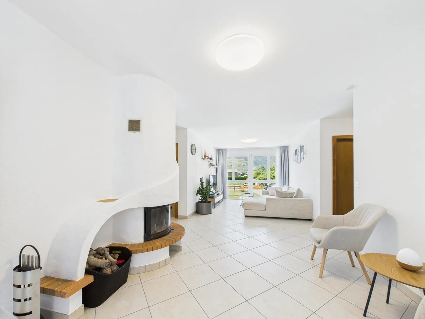 Spacious and bright 4.5-room apartment - Photo 1 of 5