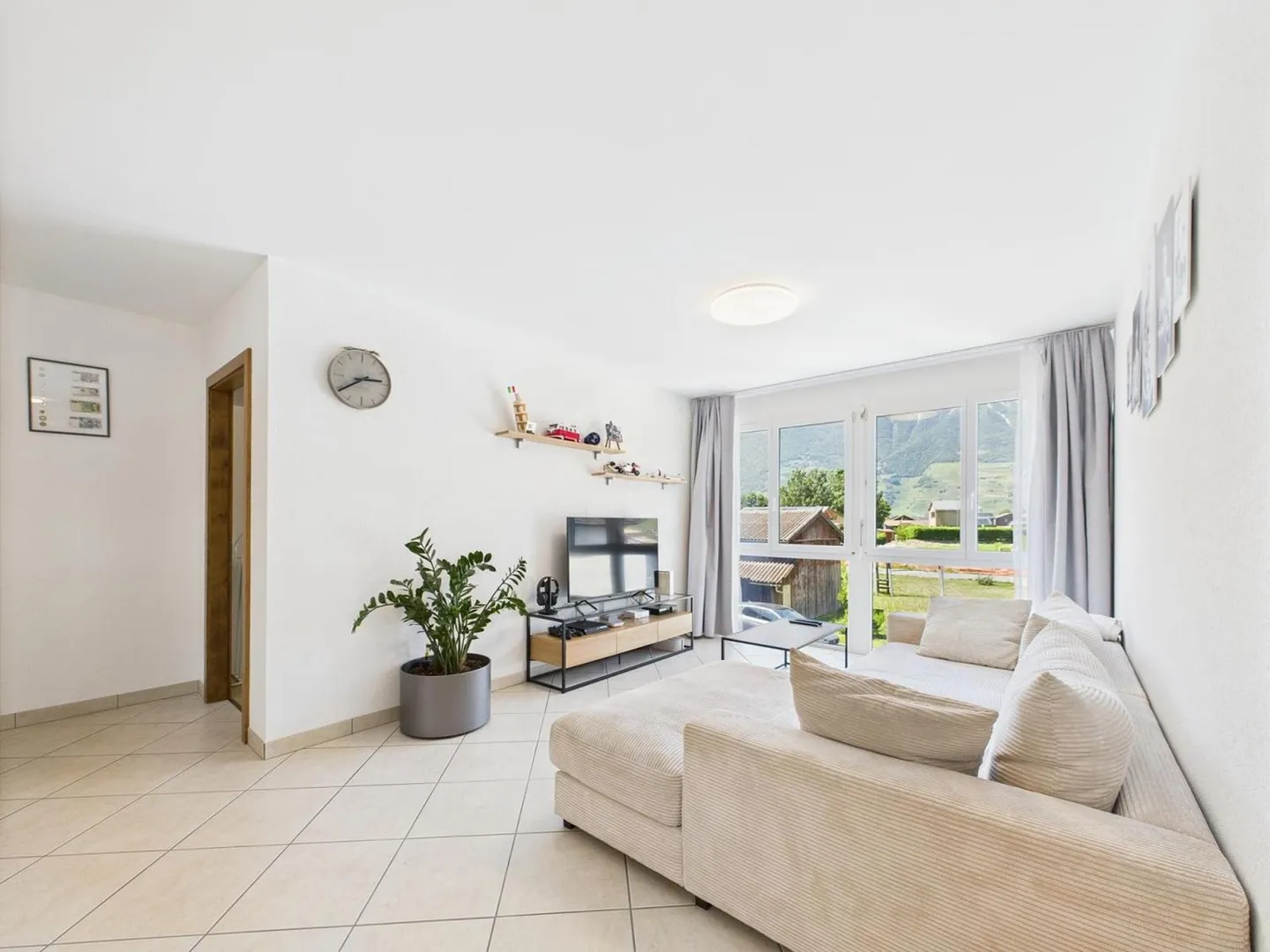 Spacious and bright 4.5-room apartment - Photo 2 of 5