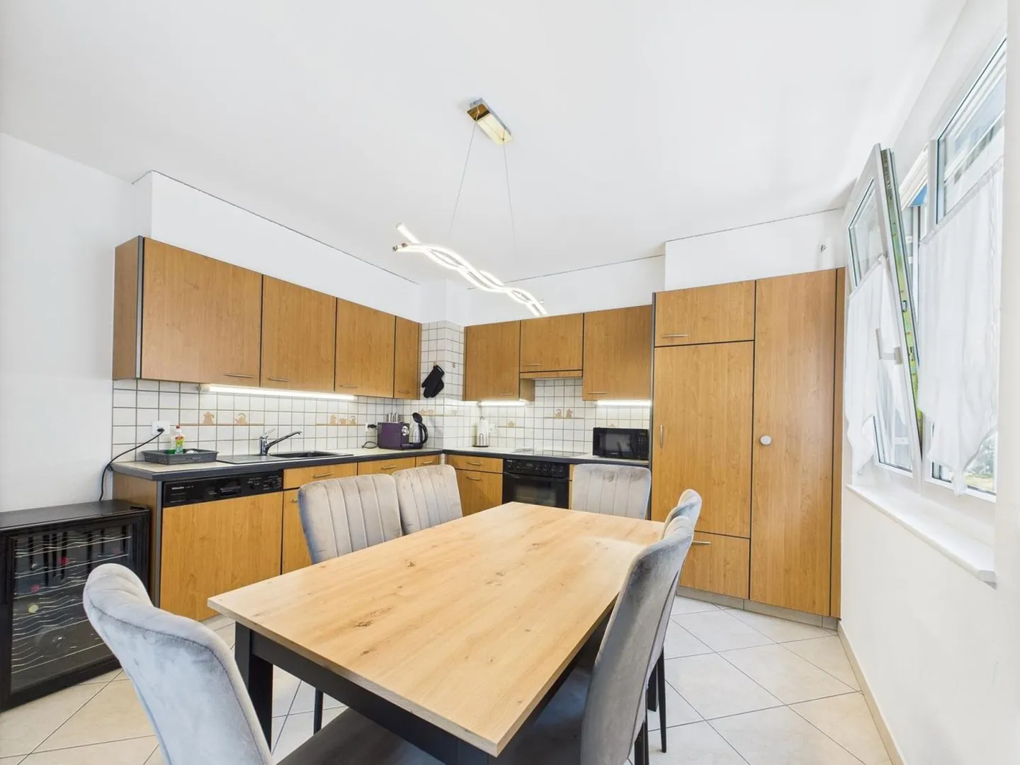 Spacious and bright 4.5-room apartment - Photo 3 of 5