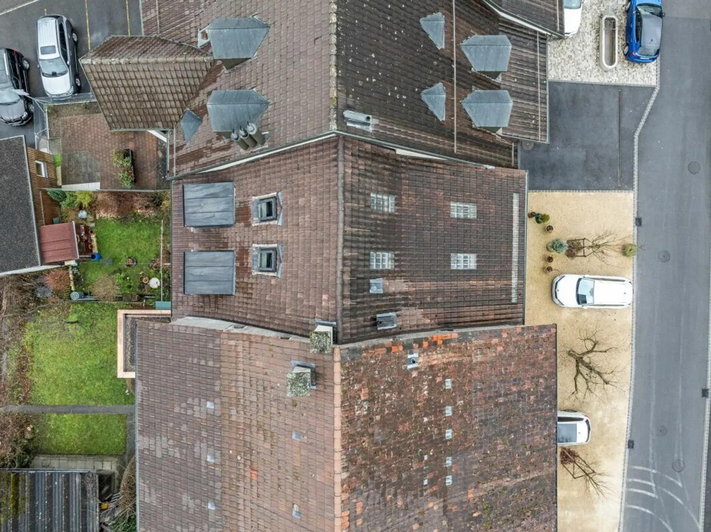 Affascinante metà di un vecchio edificio nel pittoresco centro del villaggio di Lausen - ideale... - Foto 12 di 16
