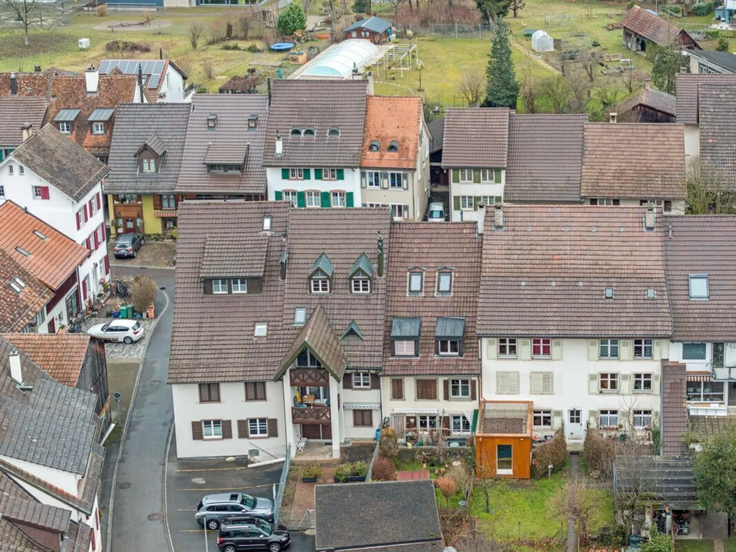 Affascinante metà di un vecchio edificio nel pittoresco centro del villaggio di Lausen - ideale... - Foto 15 di 16