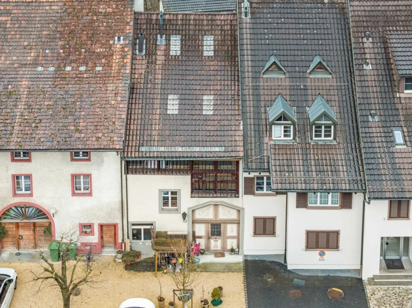 Affascinante metà di un vecchio edificio nel pittoresco centro del villaggio di Lausen - ideale... - Foto 16 di 16