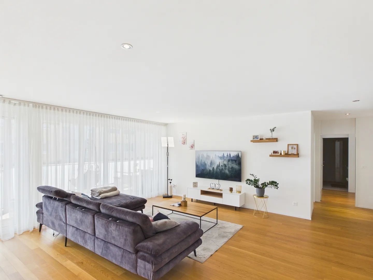 Appartamento moderno con balcone soleggiato - Foto 6 di 13