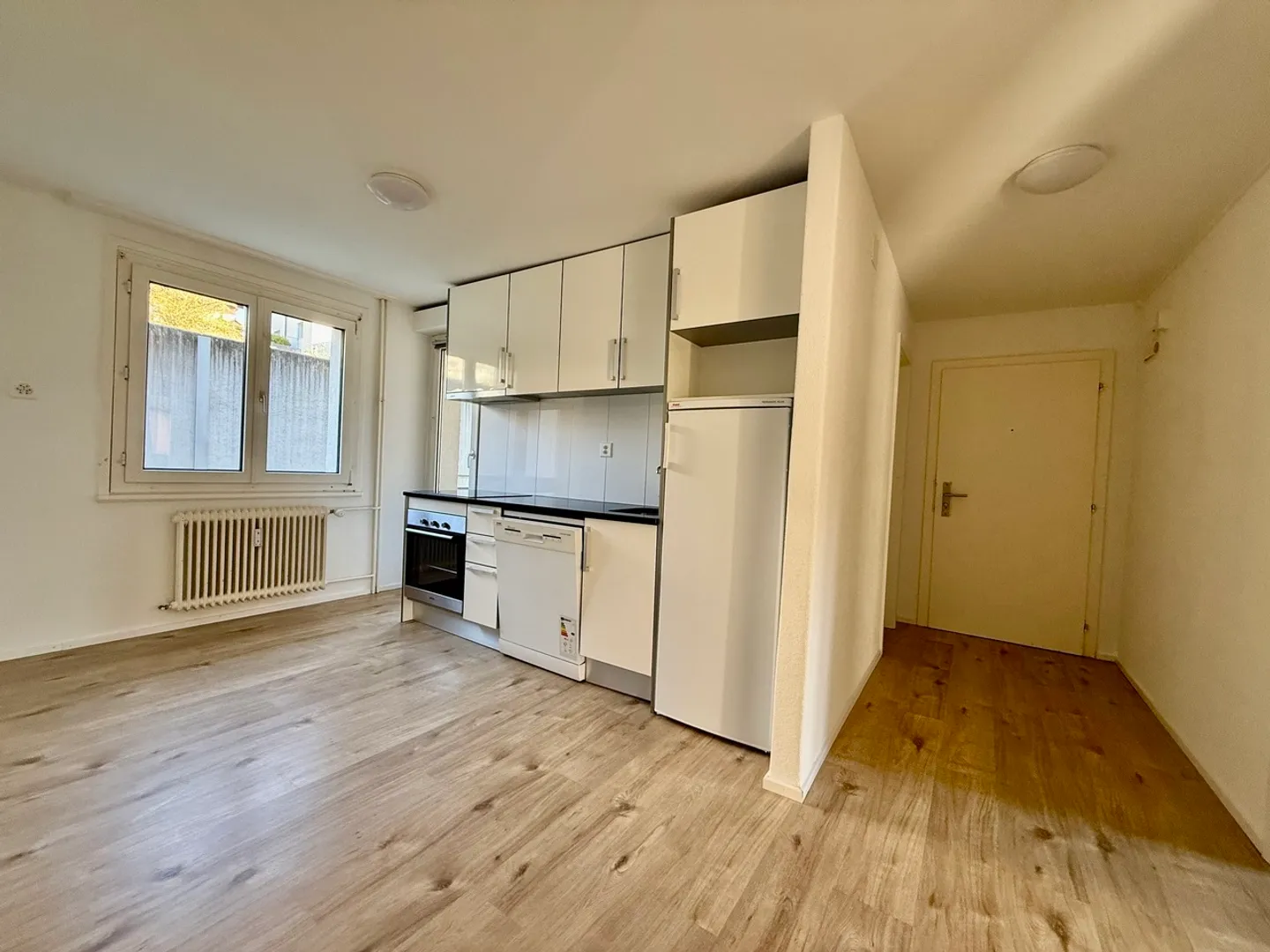 Appartement entièrement rénové - Photo 3 sur 7