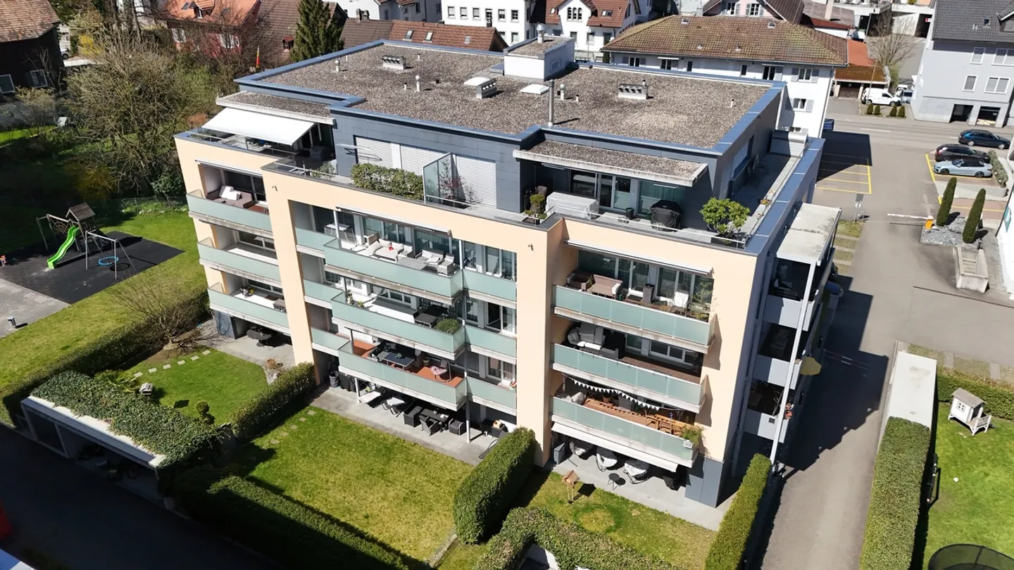 Appartamento moderno con balcone soleggiato - Foto 1 di 13