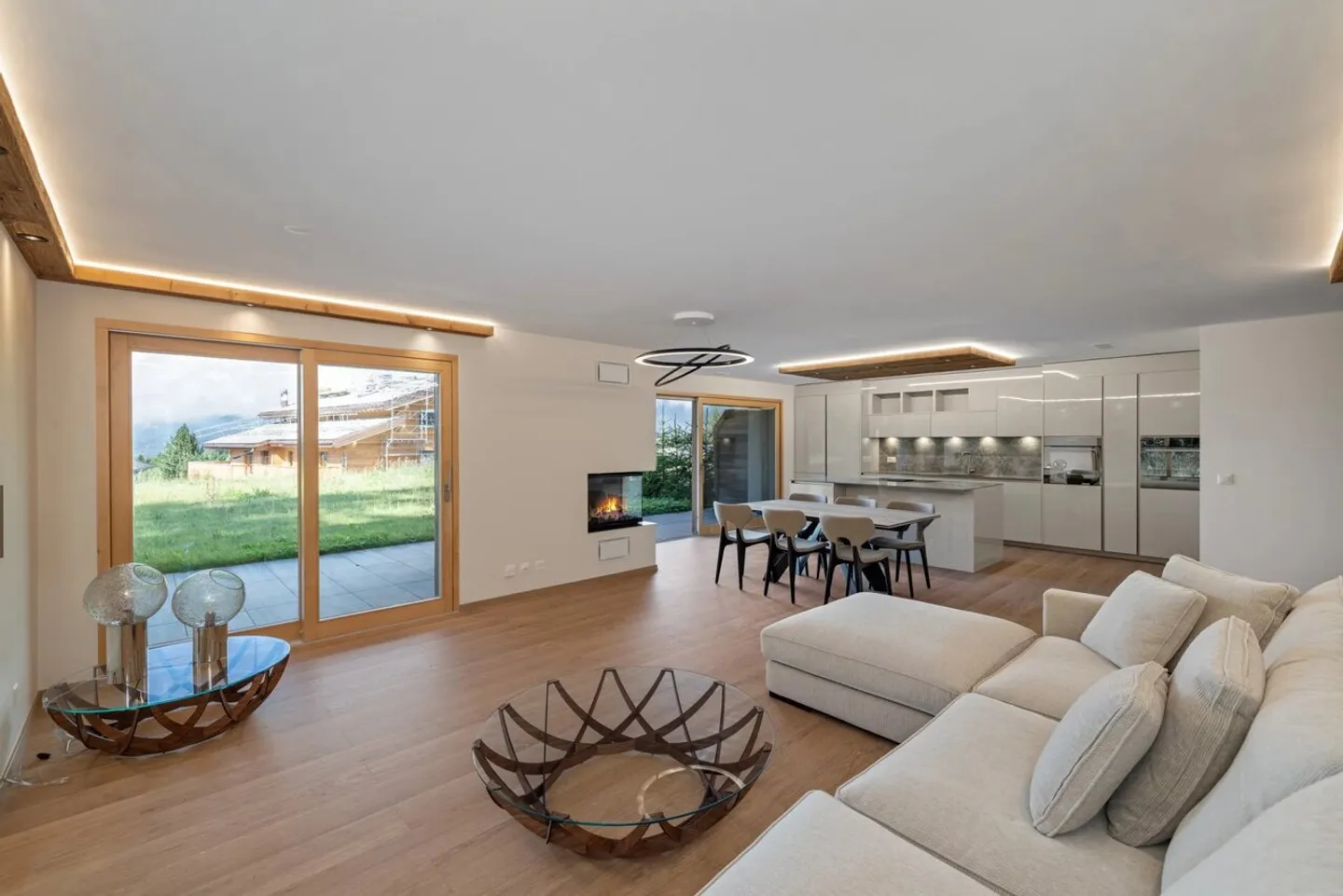 Luxury Garden Level Apartment on the Edge of the Golf Course in Crans-Montana - Photo 3 of 7