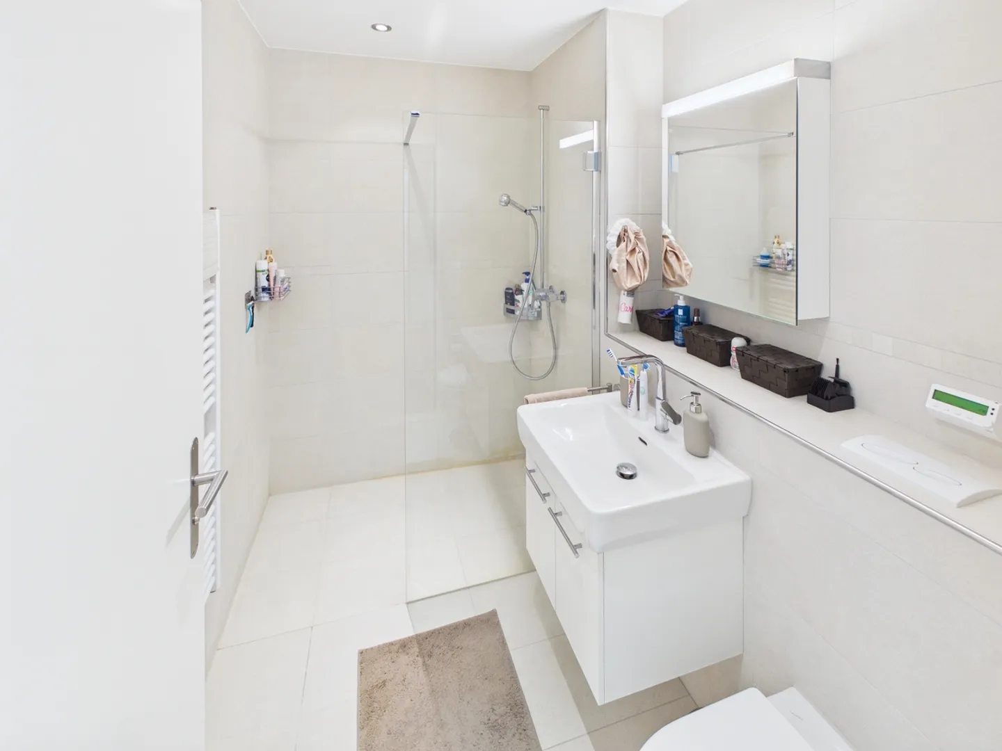 Appartamento moderno con balcone soleggiato - Foto 9 di 13