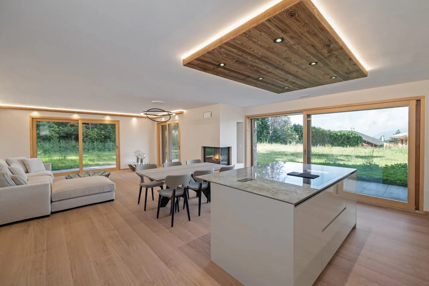 Luxury Garden Level Apartment on the Edge of the Golf Course in Crans-Montana - Photo 4 of 7