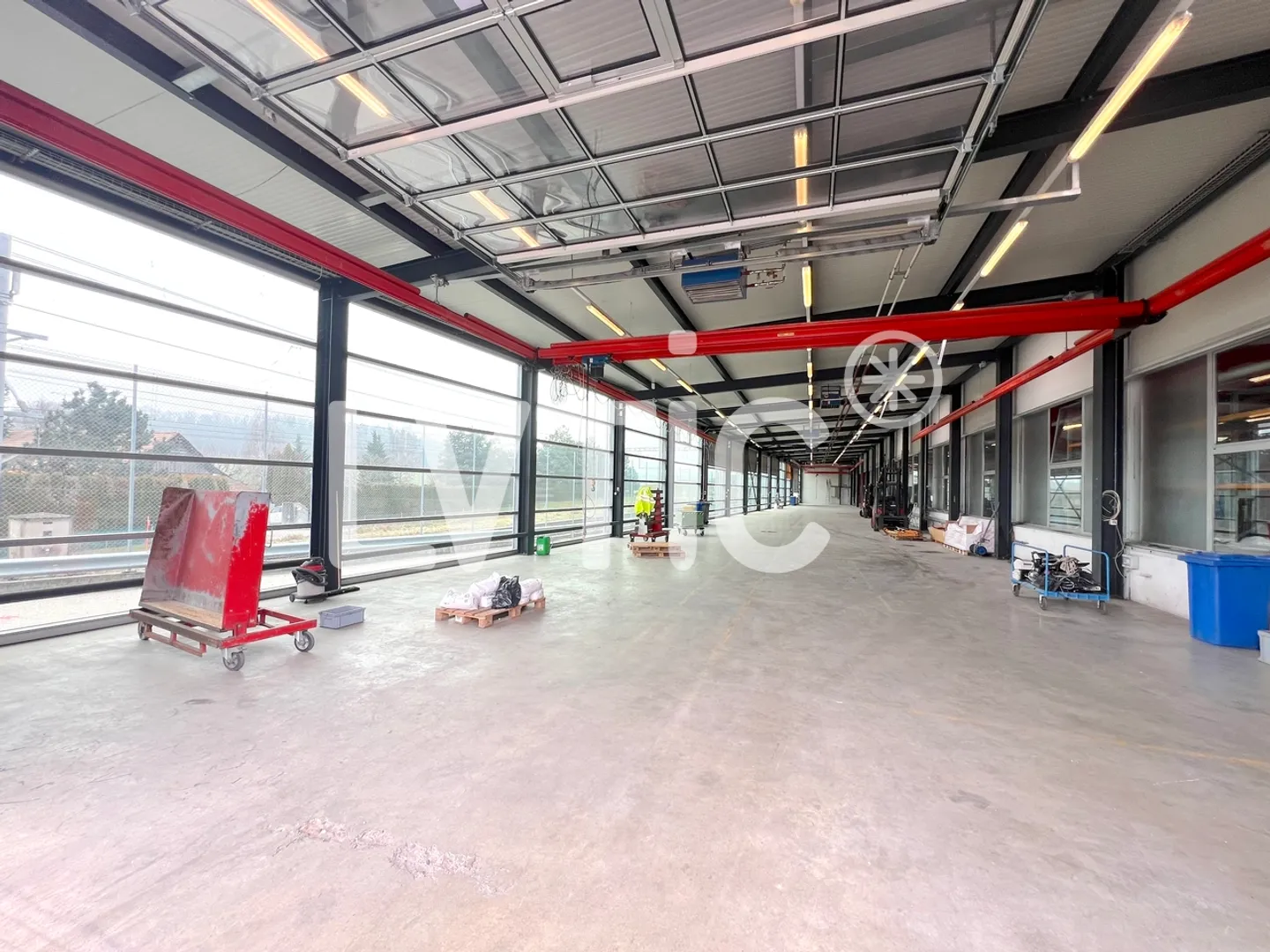 Halle industrielle, bureaux de 3200 m2 à louer à Avry-sur-Matran - Photo 1 sur 5