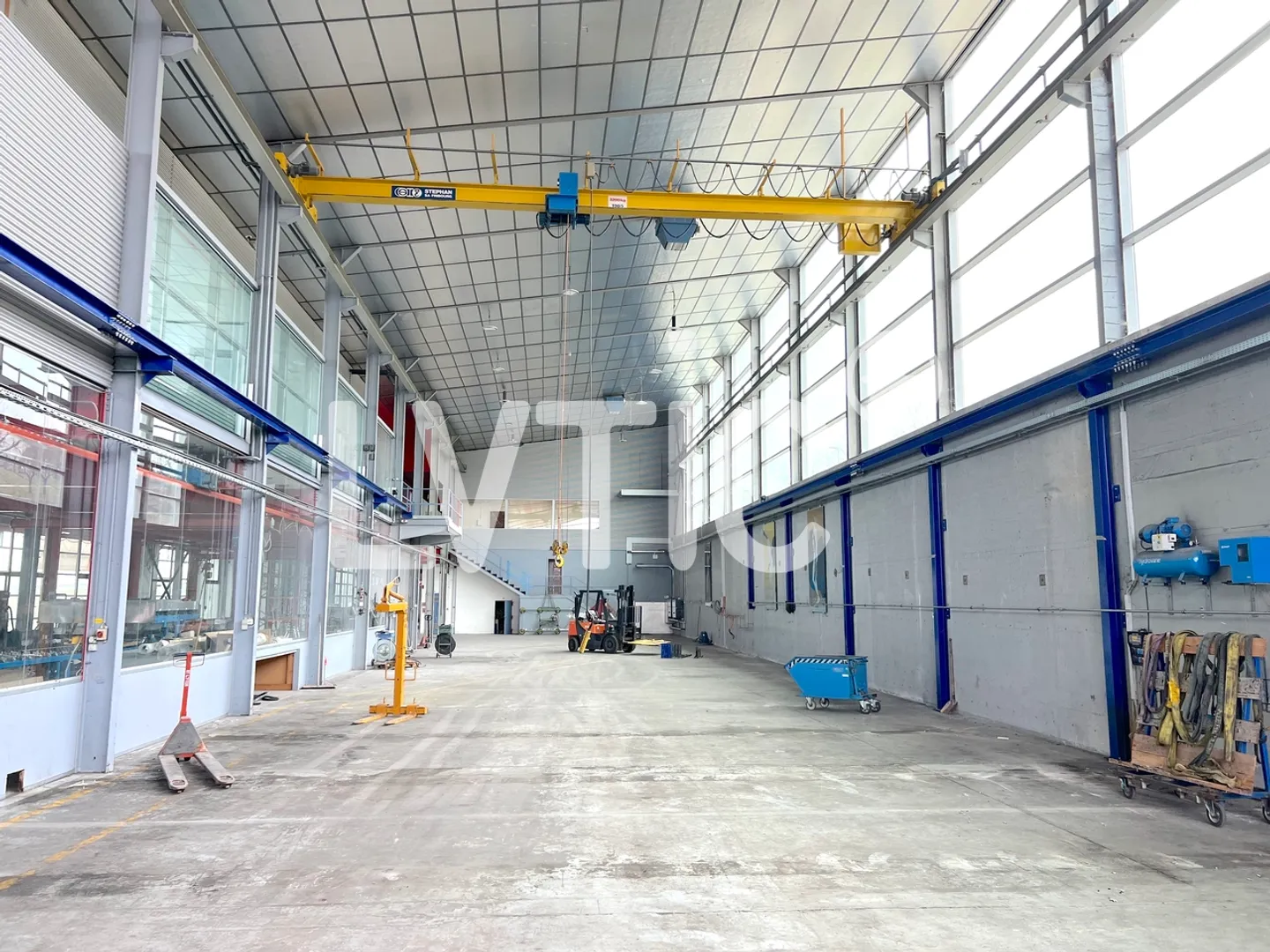 Halle industrielle, bureaux de 3200 m2 à louer à Avry-sur-Matran - Photo 3 sur 5