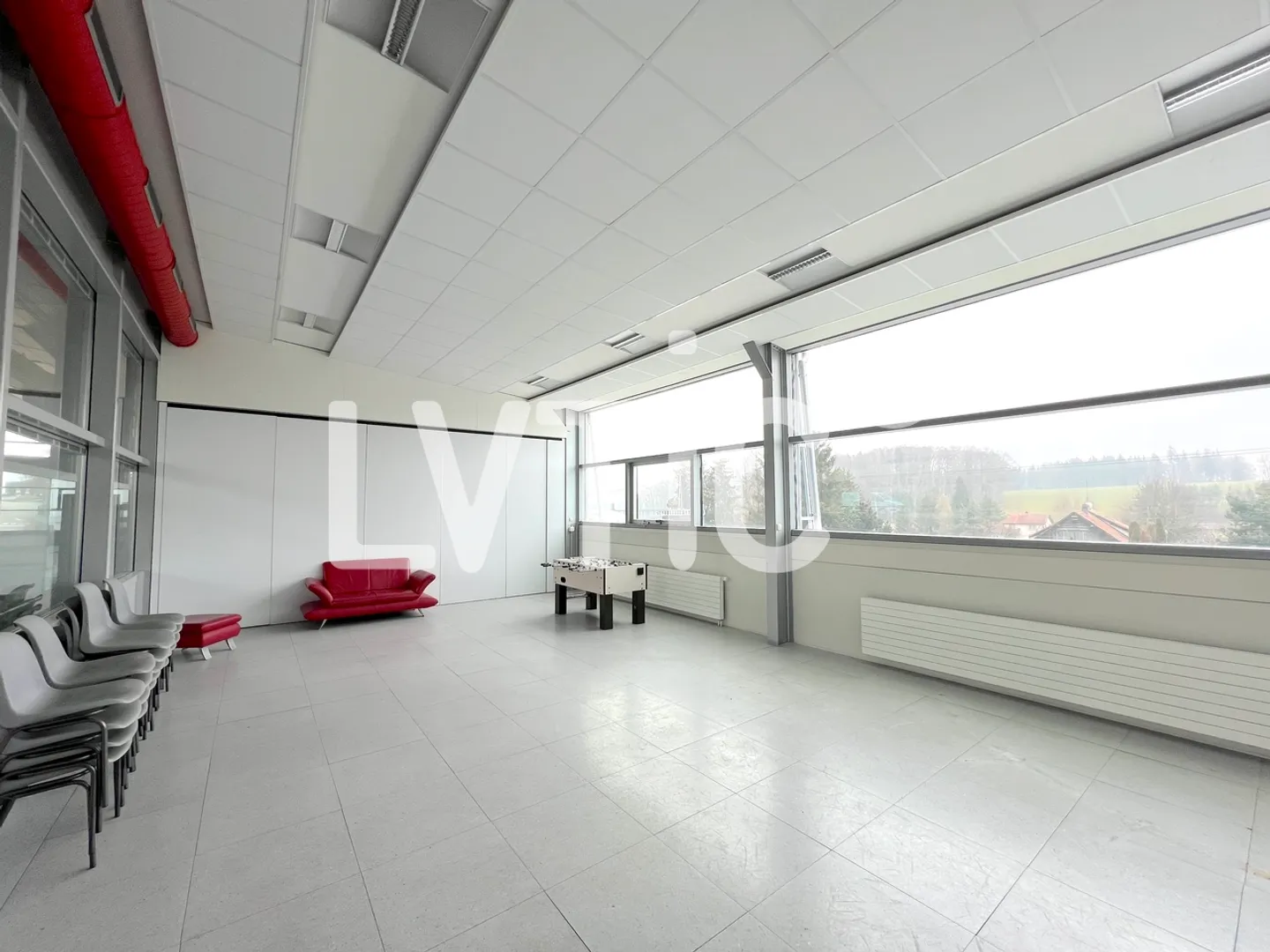 Halle industrielle, bureaux de 3200 m2 à louer à Avry-sur-Matran - Photo 4 sur 5