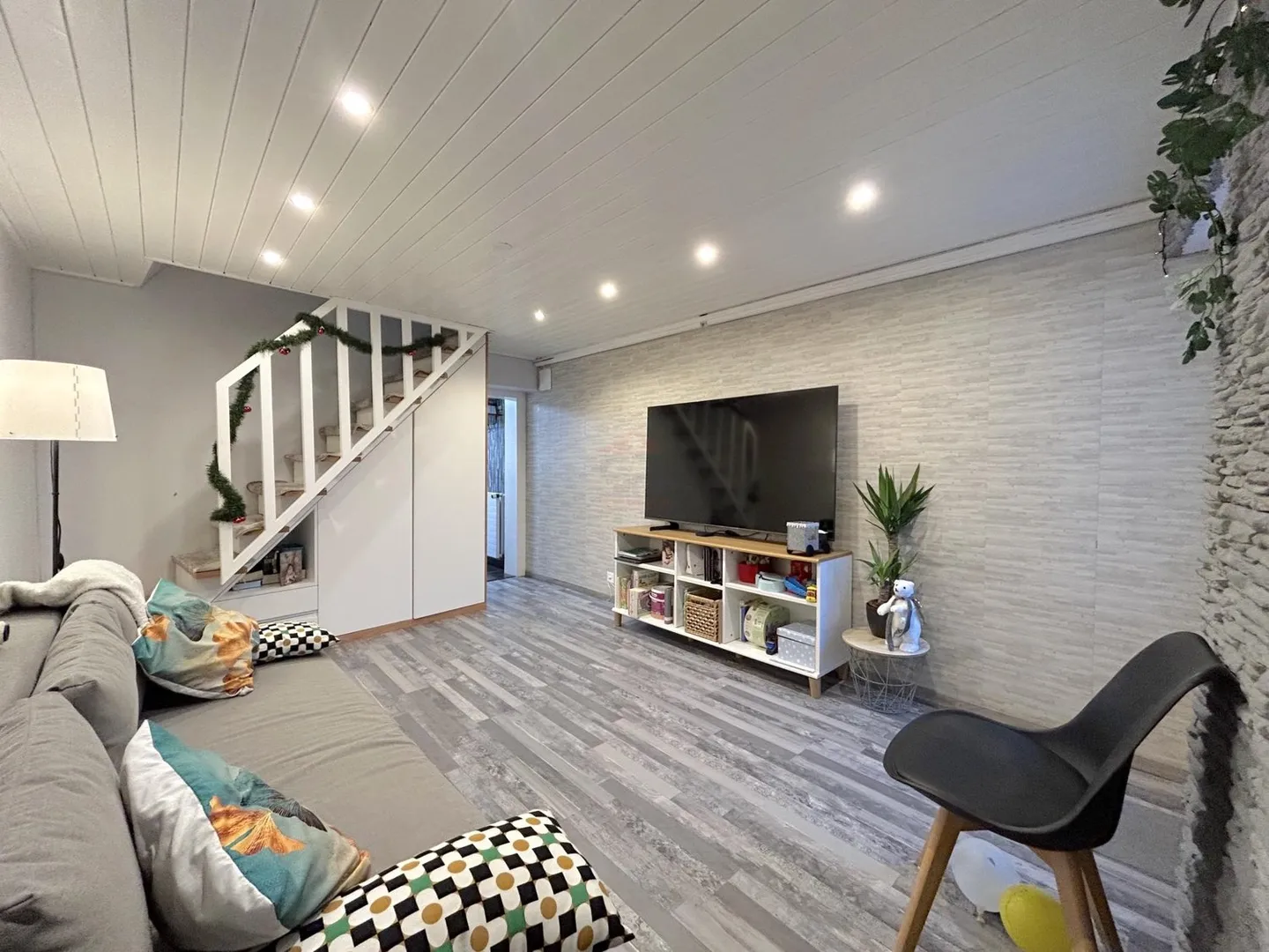 Exclusivity Charming House in a Quiet Location - Photo 1 of 7