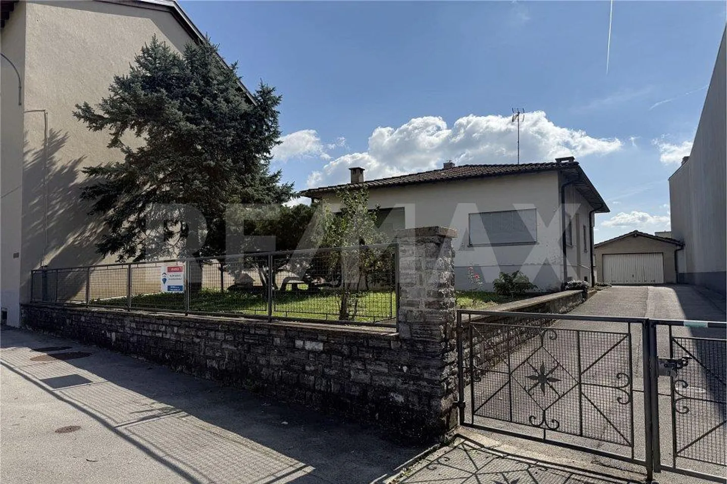 Haus zur Renovierung mit Garten in Genestrerio (Mendrisio) - Foto 4 von 5