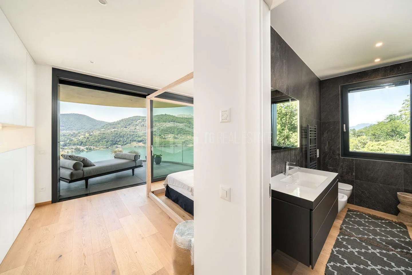 PENTHOUSE WITH BREATHTAKING LAKE VIEW IN MONTAGNOLA - Photo 9 of 16