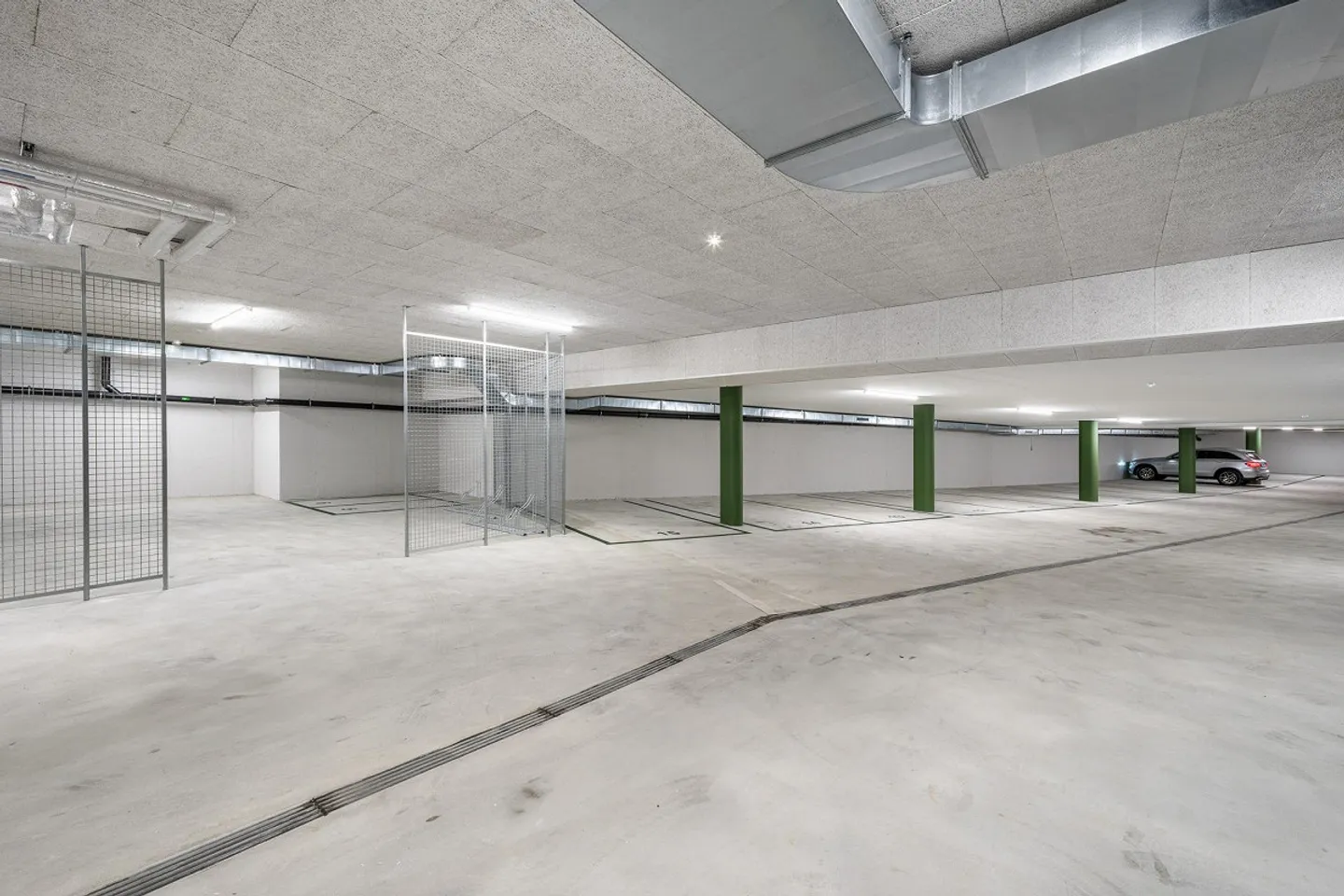 Free parking spaces in a central location in Zurich - Anna-Heer-Strasse - Photo 1 of 2