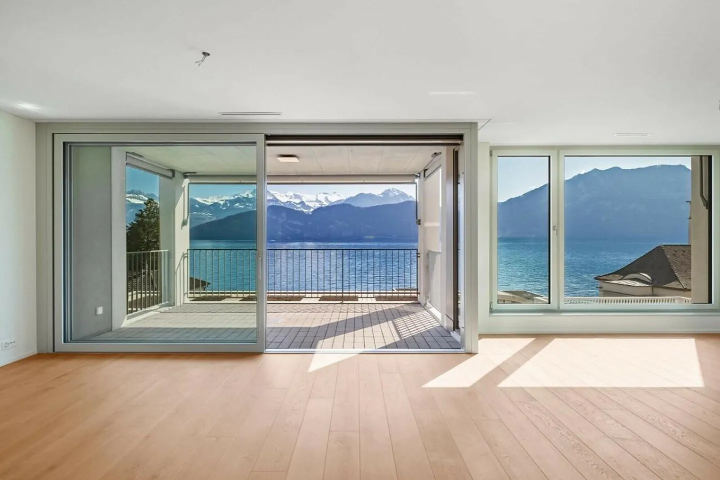Una perla nel villaggio con vista lago da sogno - Foto 1 di 9