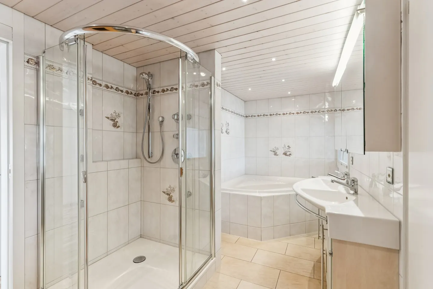 Charming Family Home in Neuhaus - Photo 9 of 11