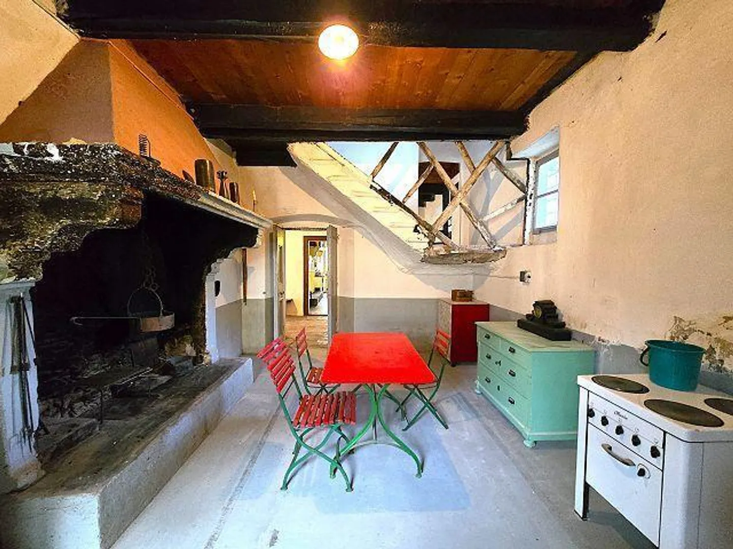 Historic house with 12 rooms, large land and beautiful open view - Photo 4 of 13