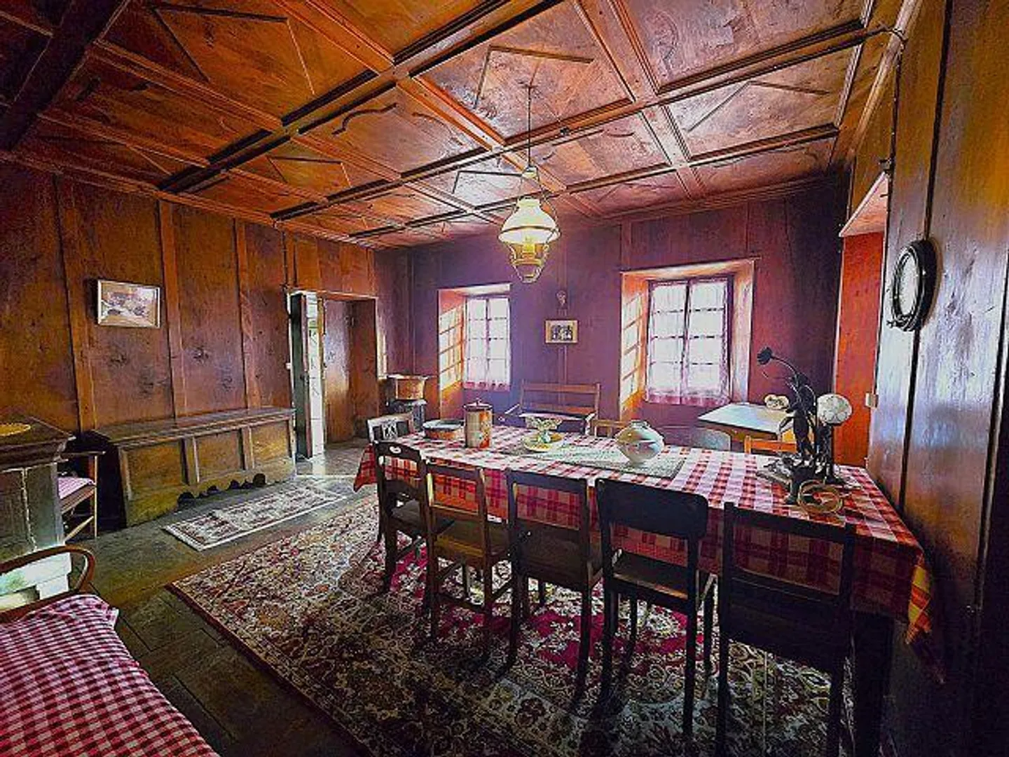 Historic house with 12 rooms, large land and beautiful open view - Photo 8 of 13