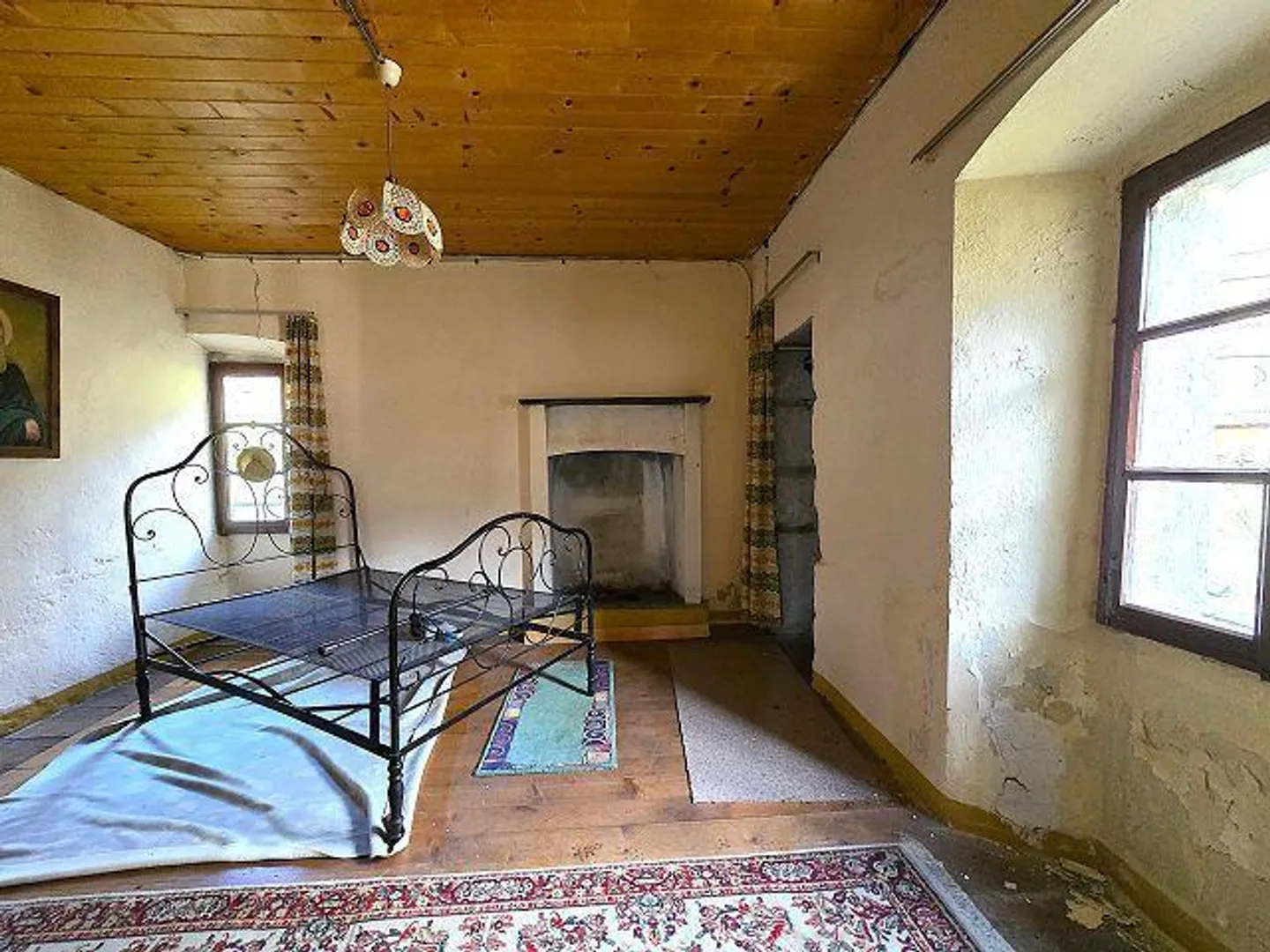 Historic house with 12 rooms, large land and beautiful open view - Photo 11 of 13