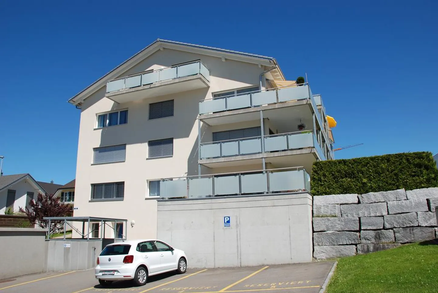 Outdoor parking and storage spaces in Einsiedeln - Photo 2 of 4