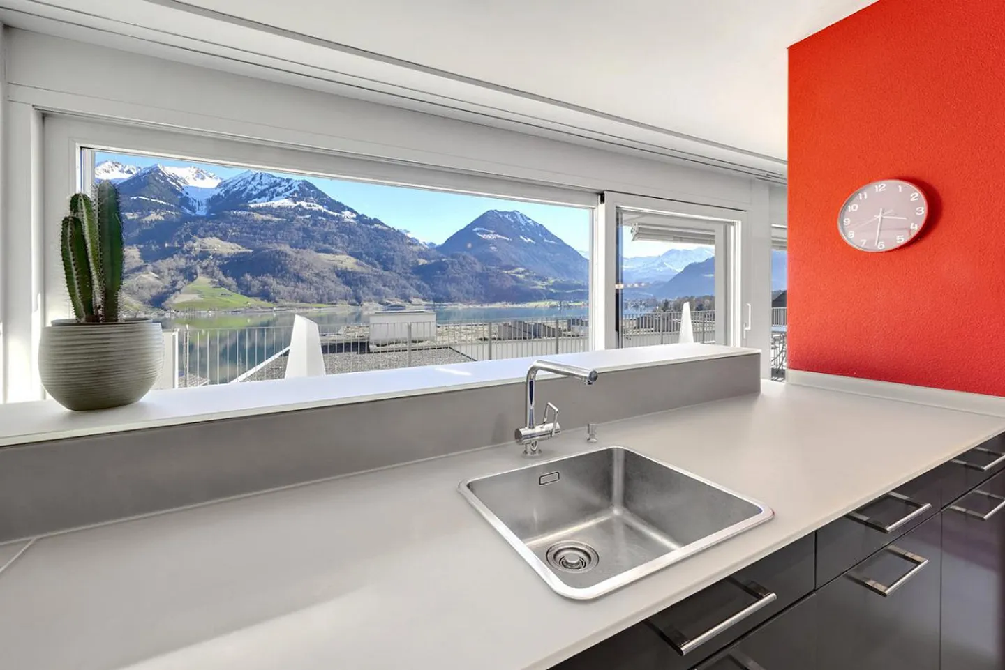 Sonnenverwöhnte Terrassenwohnung mit Seeblick - Foto 2 von 8