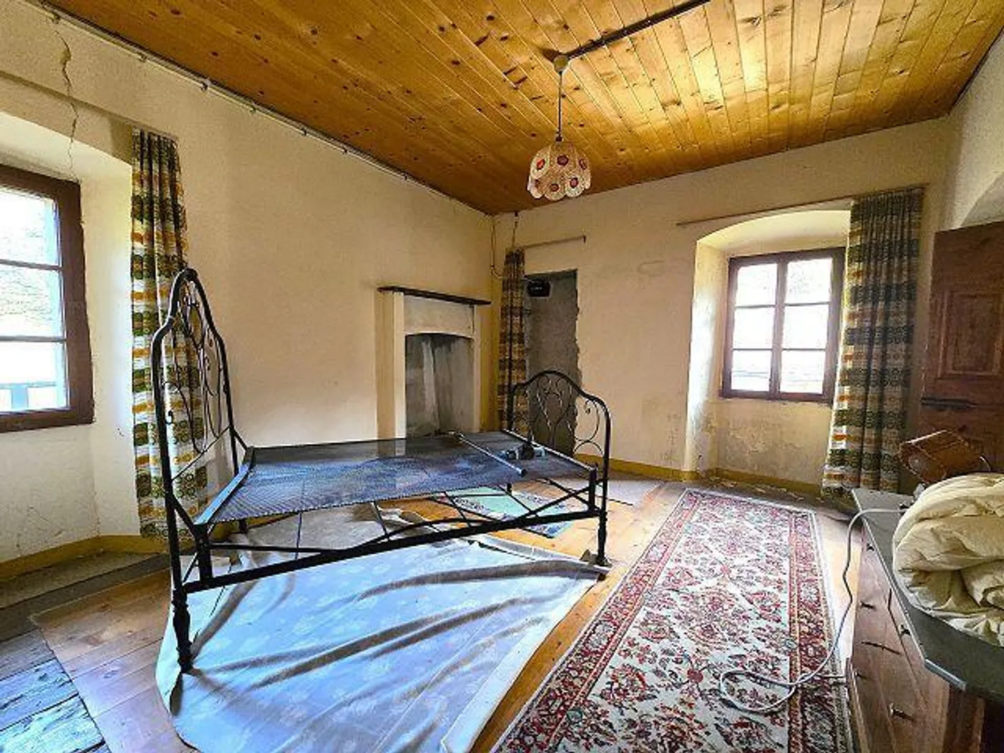 Historic house with 12 rooms, large land and beautiful open view - Photo 10 of 13