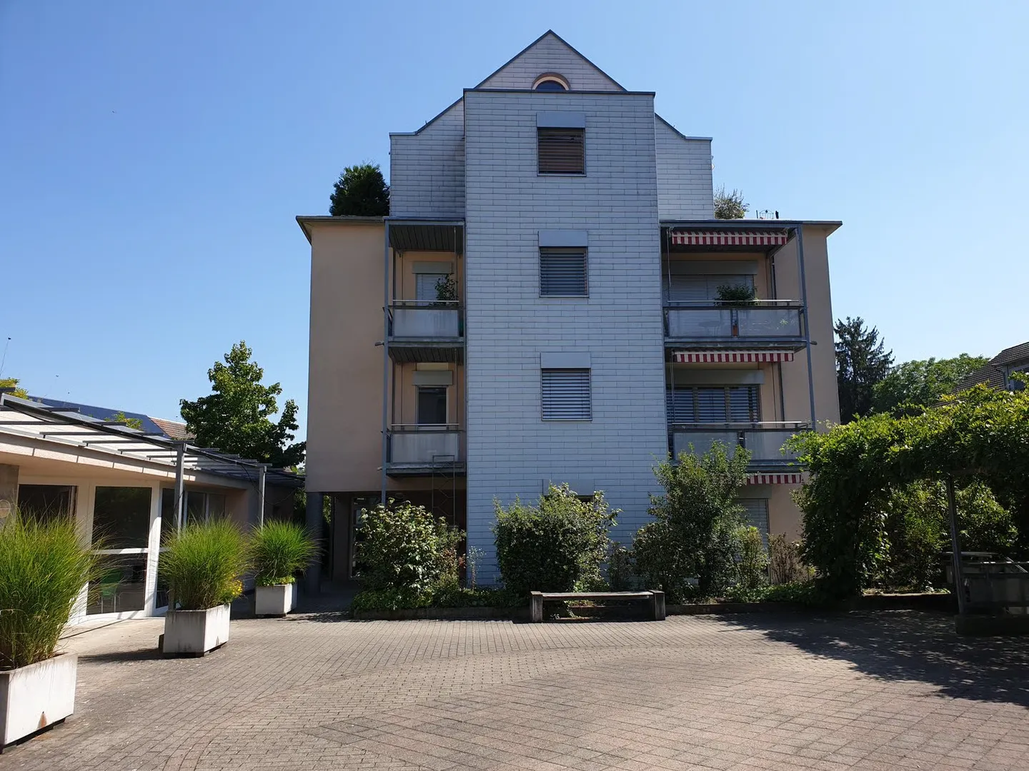 Bright Cozy Apartment in Bremgarten - Photo 2 of 13