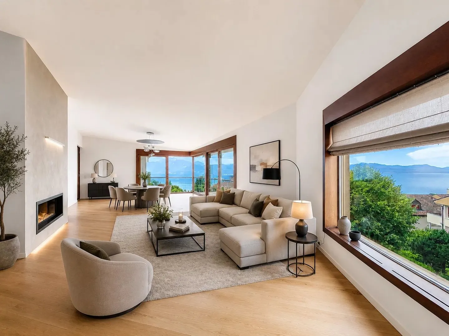 Luxury Apartment with Lake View - Photo 1 of 3