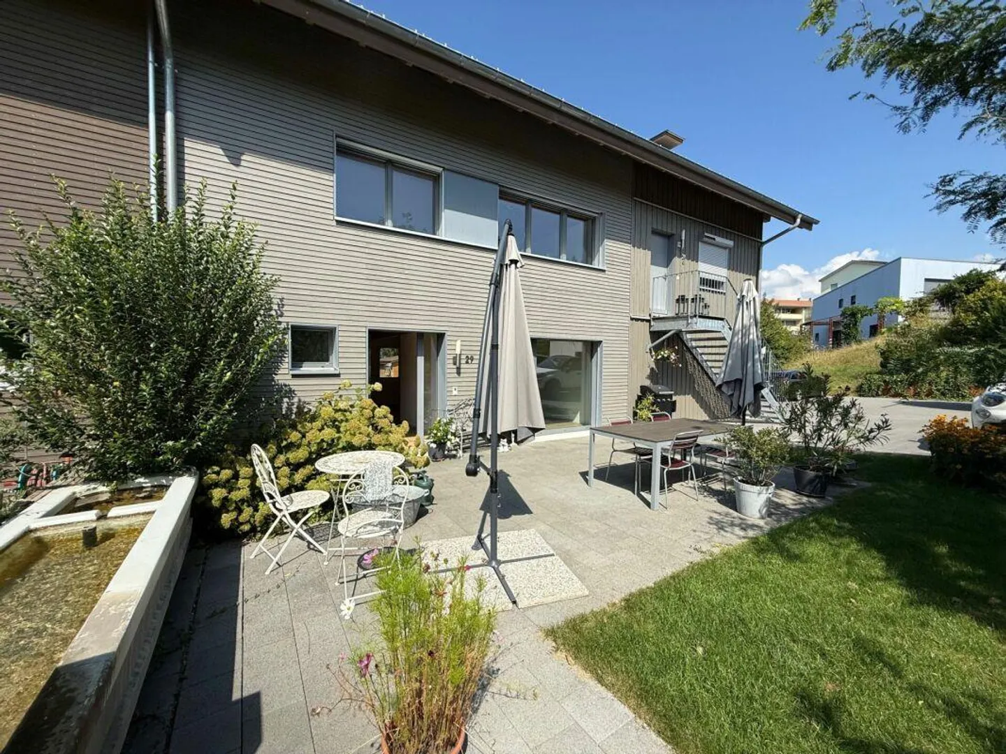 Modernes Generationenhaus mit einer 5.5-Zimmerwohnungen und einer 2.5-Zimmerwohnung - Foto 1 von 22