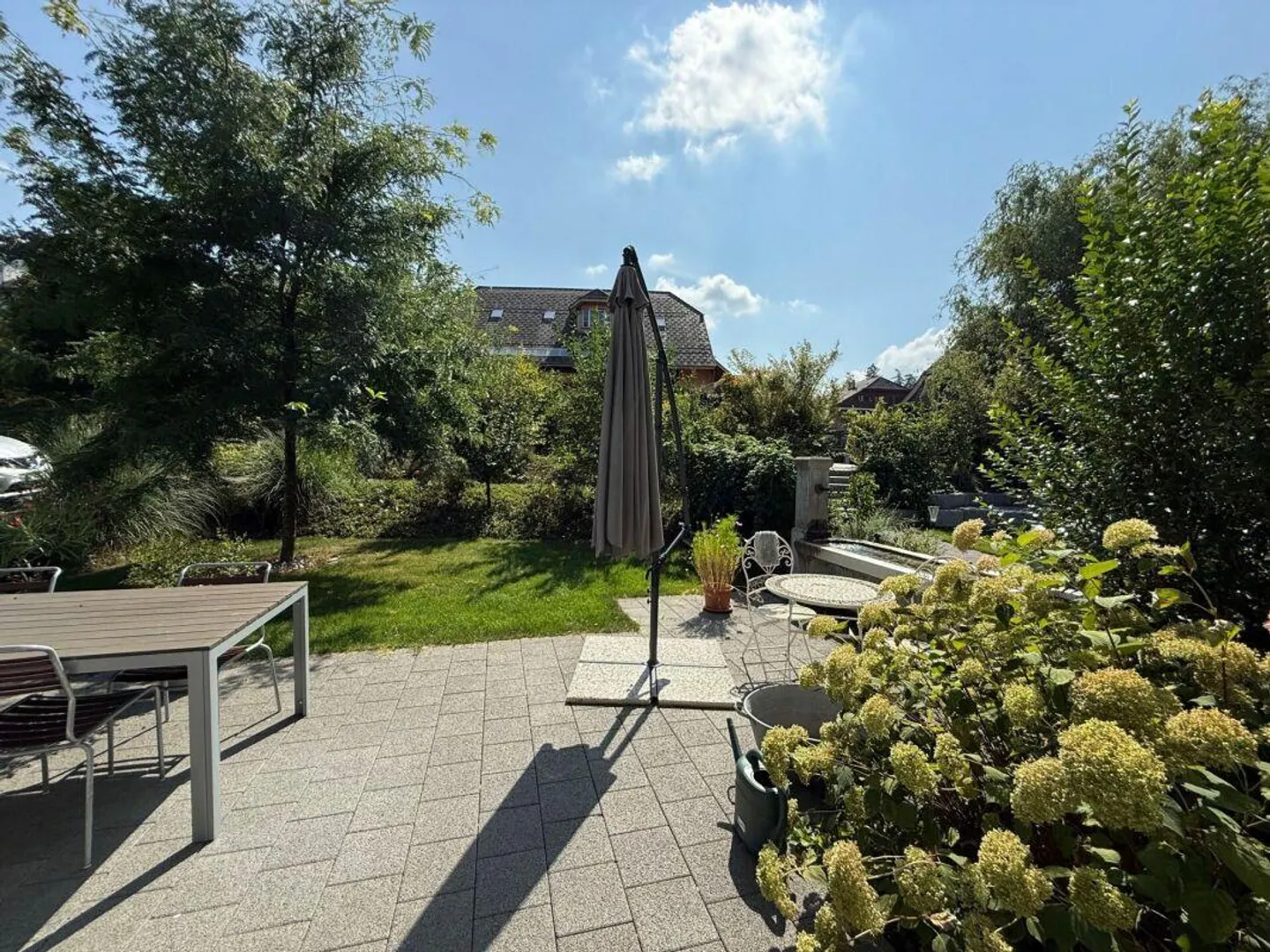 Modernes Generationenhaus mit einer 5.5-Zimmerwohnungen und einer 2.5-Zimmerwohnung - Foto 3 von 22